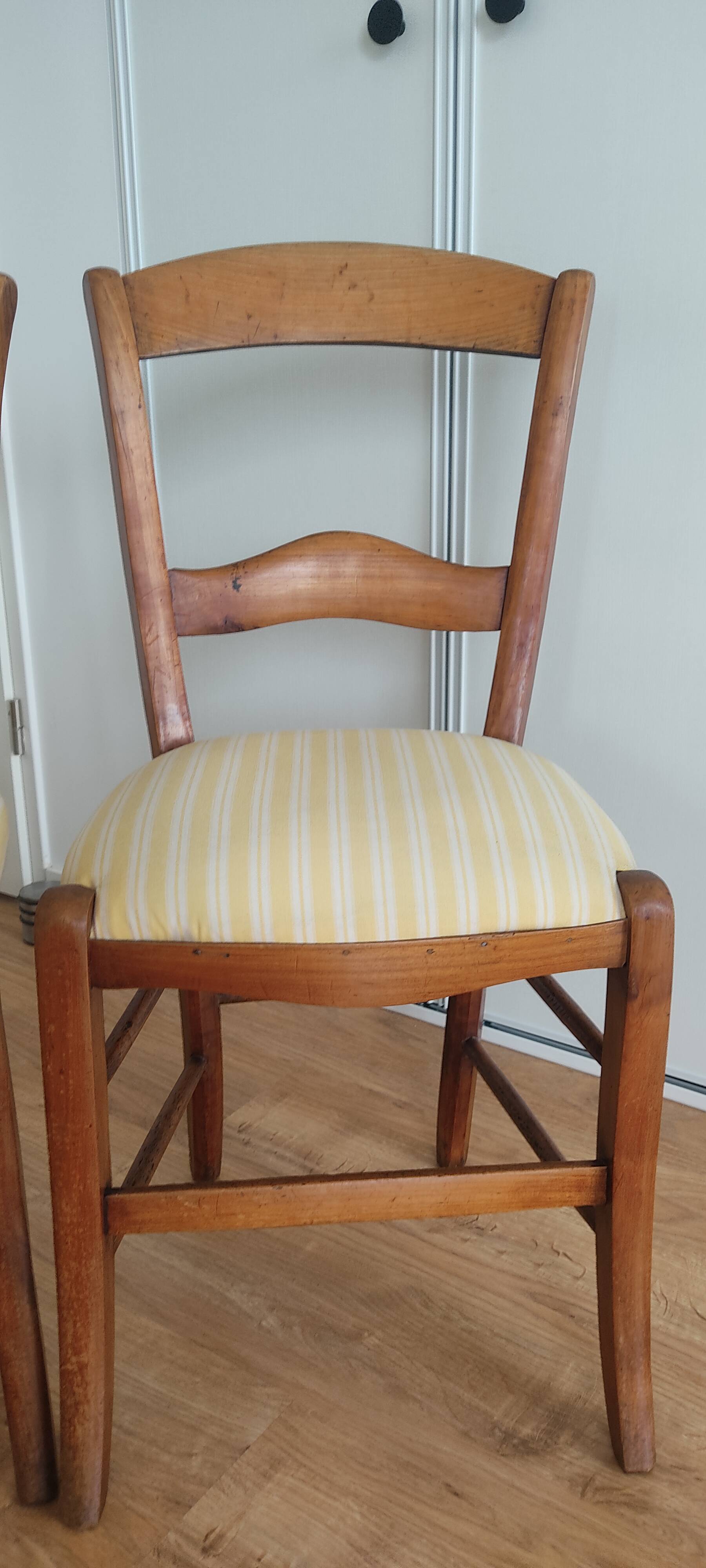 pair of chairs