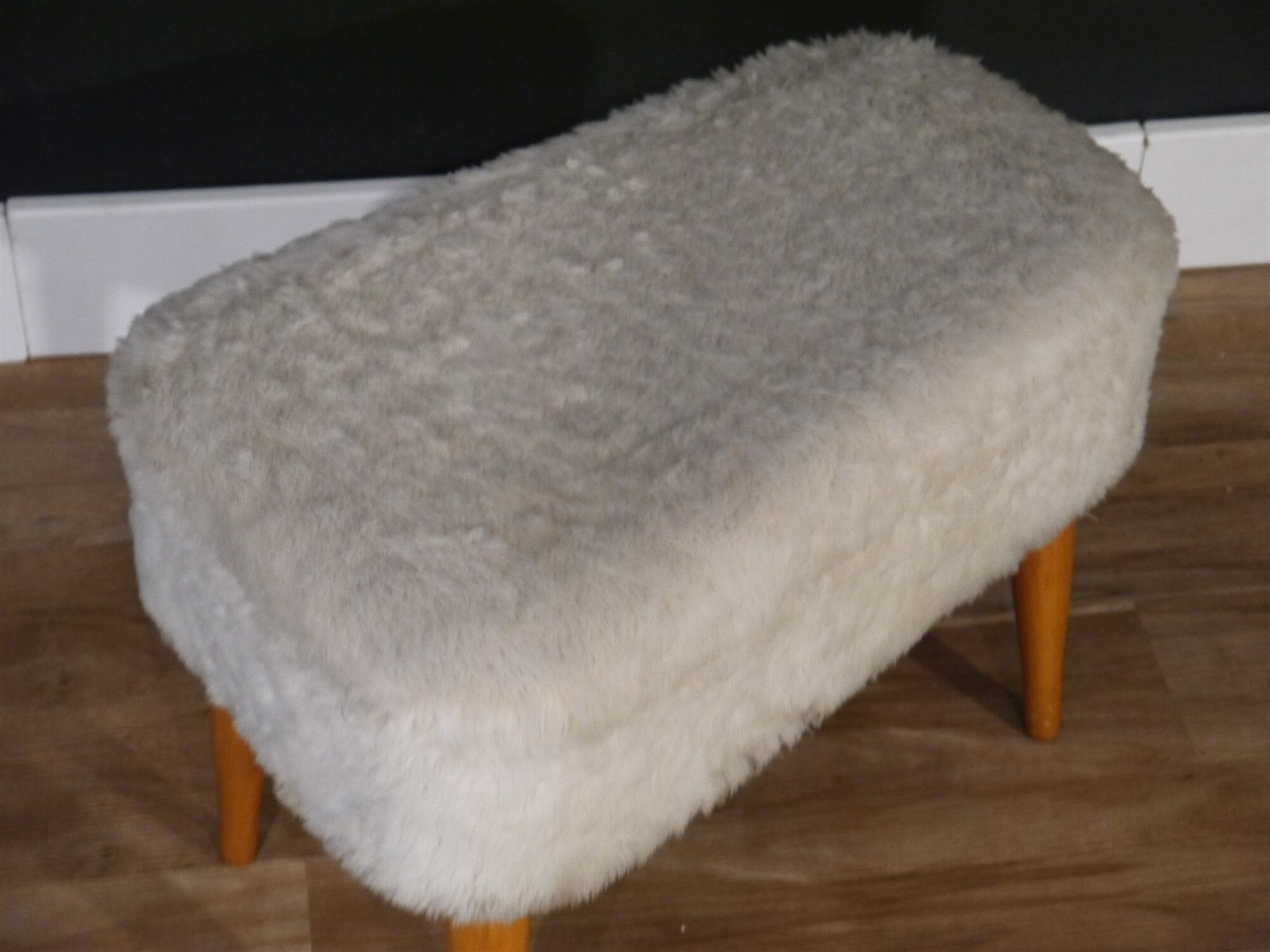 Stool rug vintage 1970