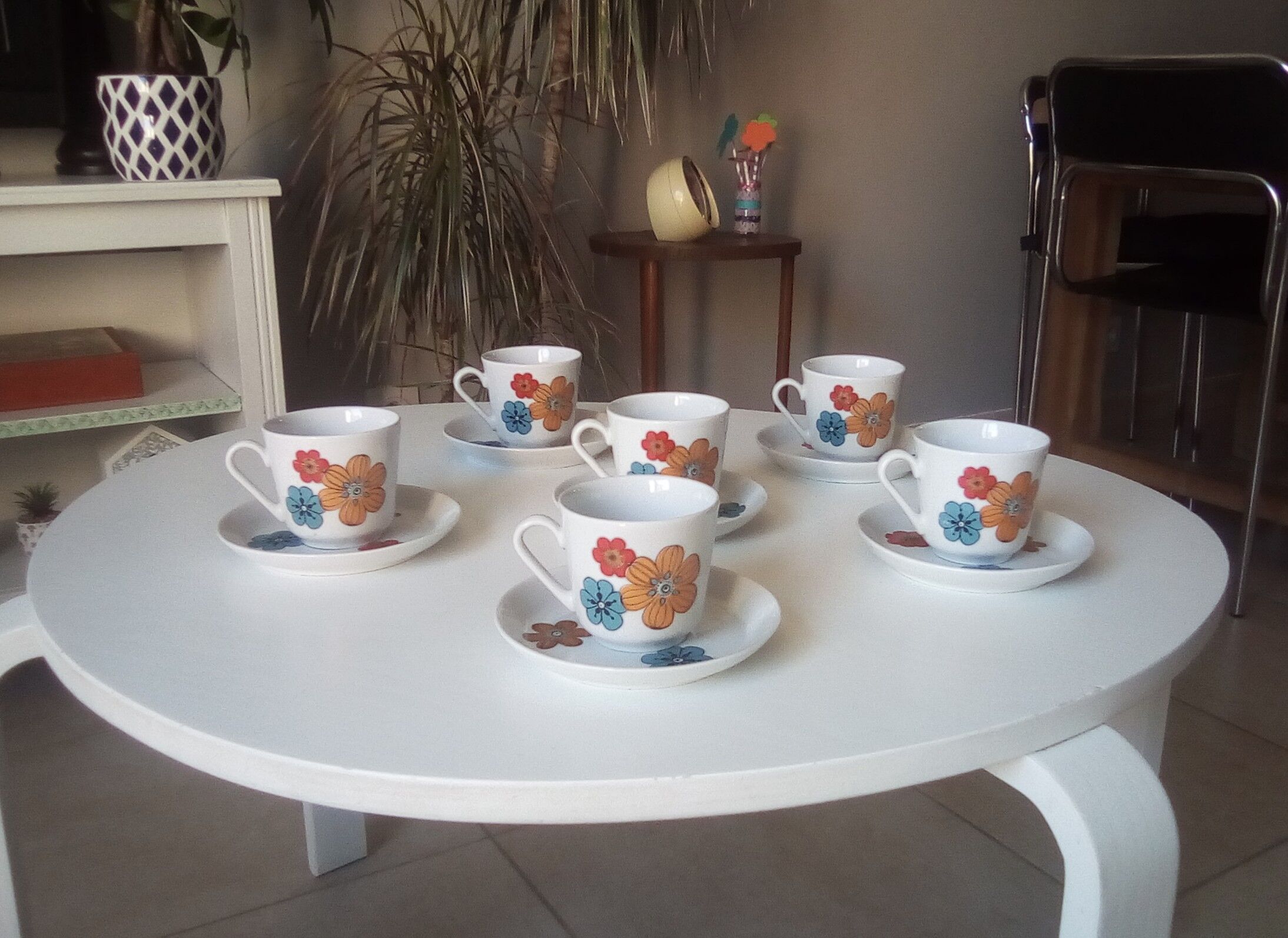 Set of 6 cups and porcelain under cups 70s