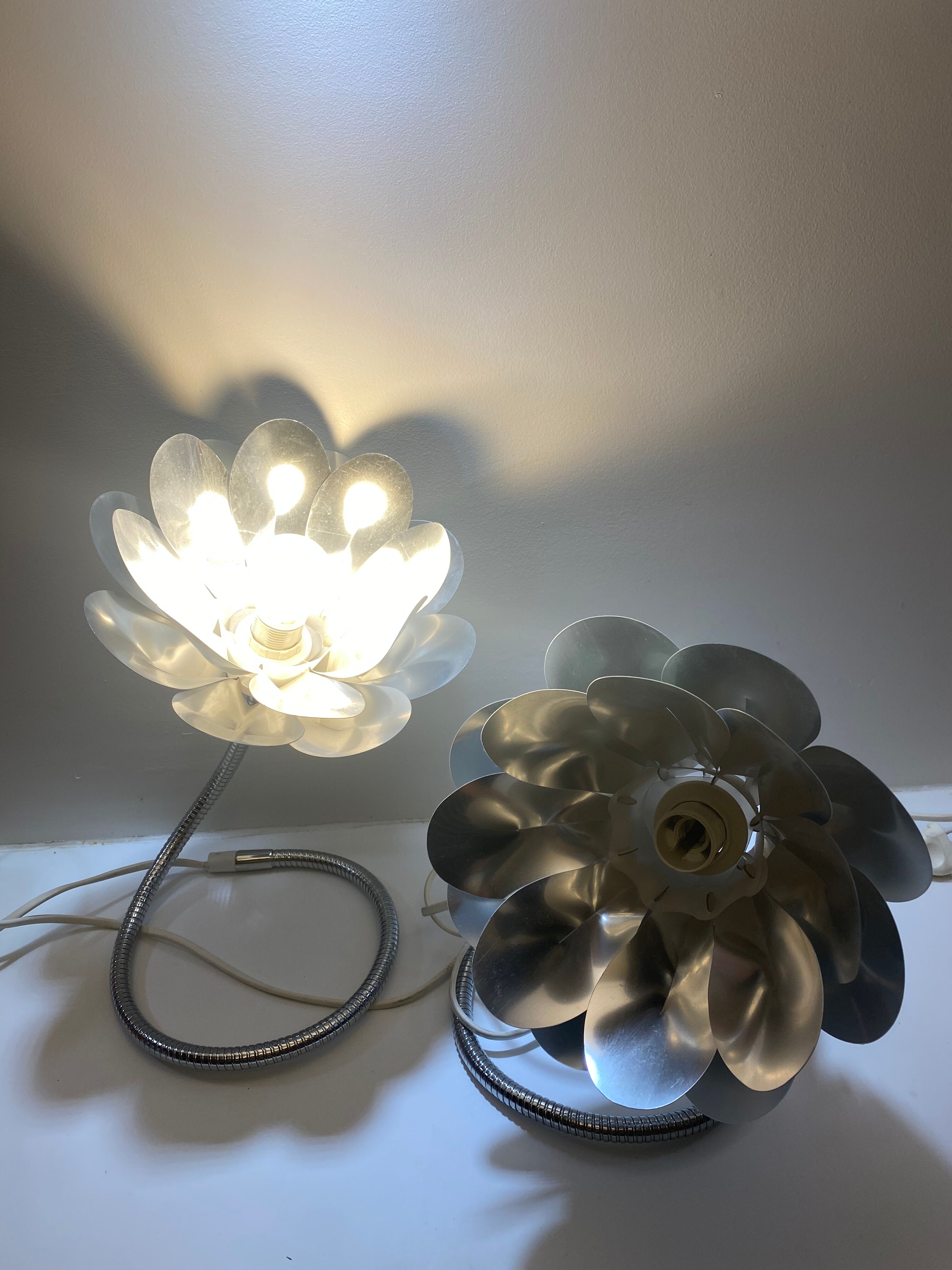Pair of vintage flower bedside lamps