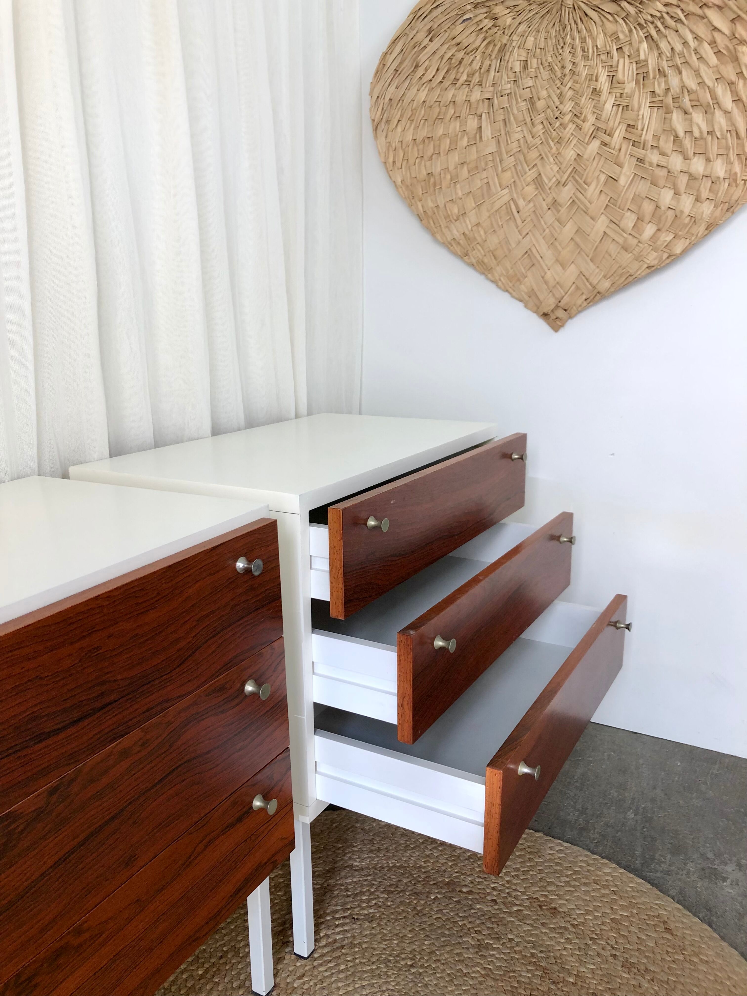 Paire de commodes vintage