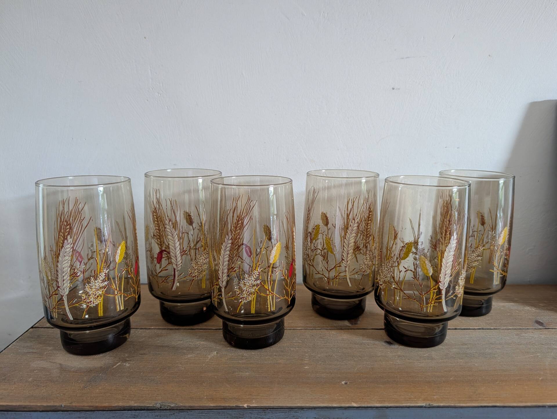 6 verres ambrés décor champêtre, années 1970