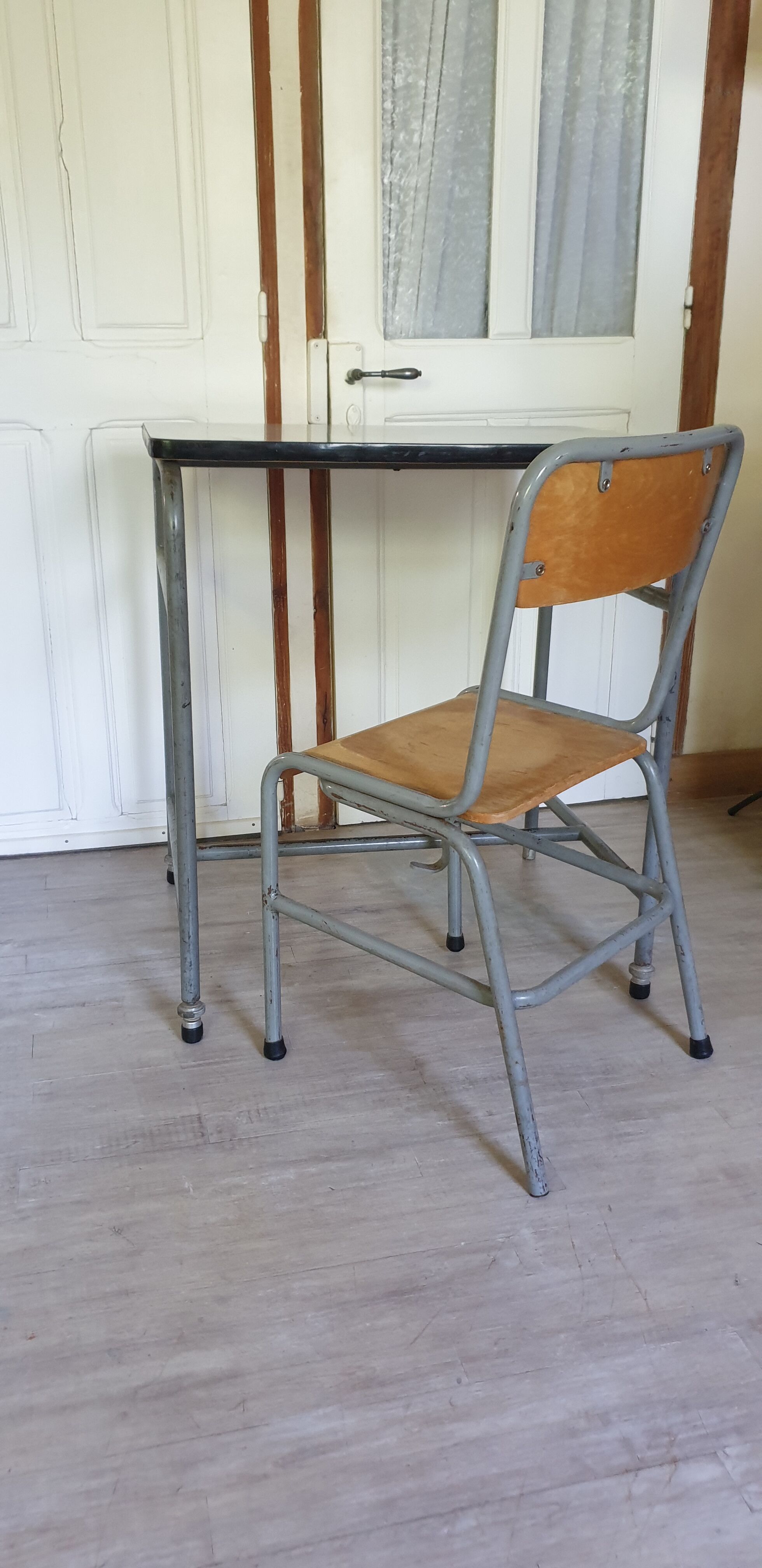 Table d'atelier et sa chaise