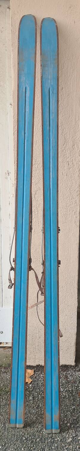Pair of Rossignol Olympic 41 skis in vintage Hickory wood