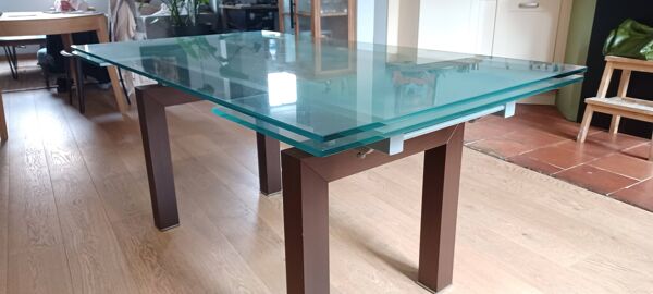 Table design Cattelan Italia – Verre trempé + rallonges – Pieds bois foncé