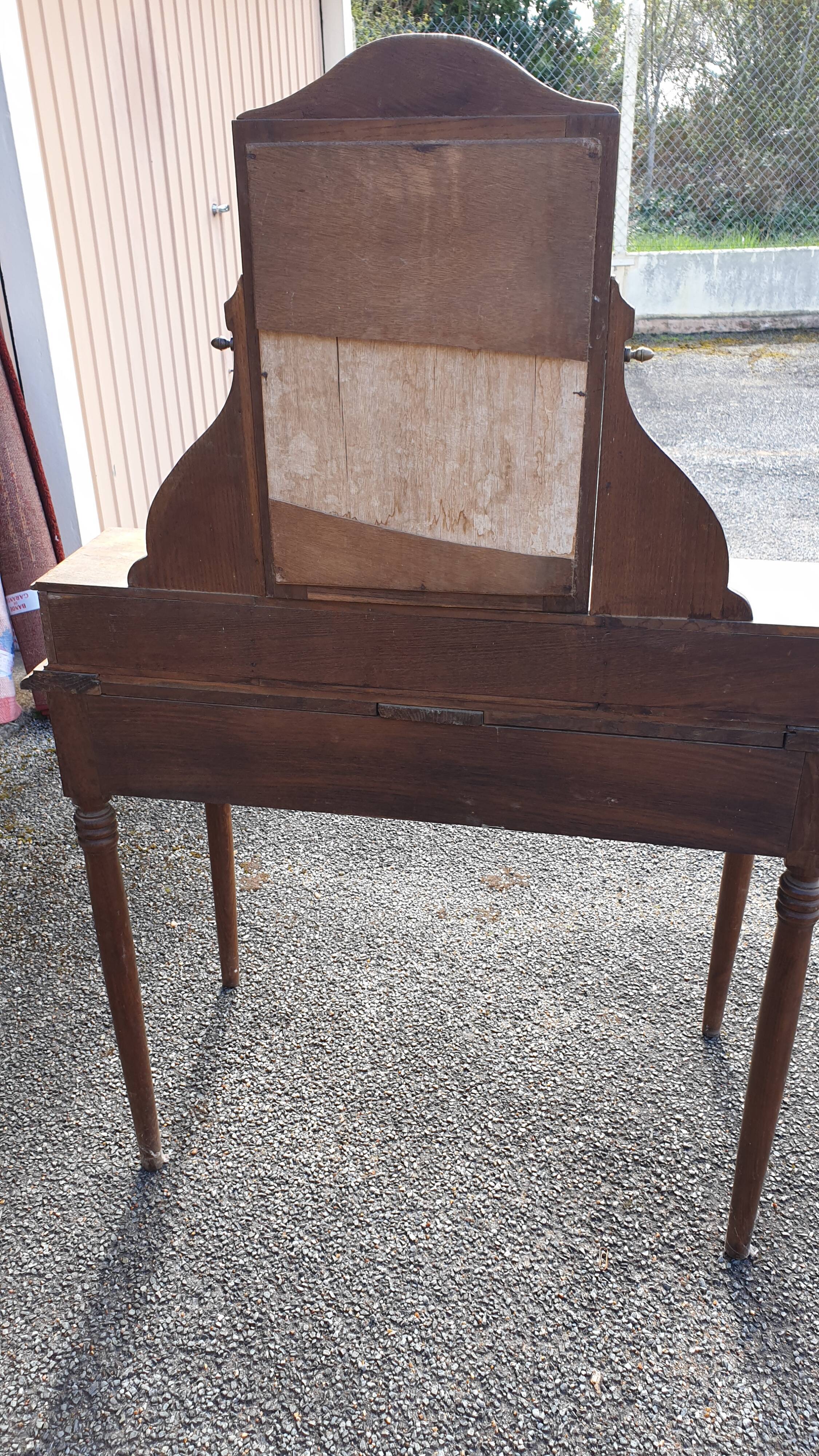 Art deco dressing table