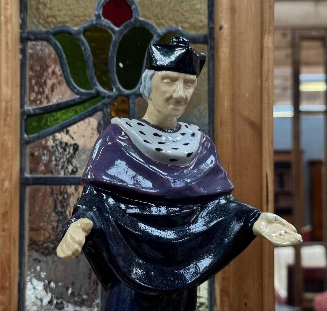 Saint Yves in Quimper faience from the 1930s by Jos Kervella.