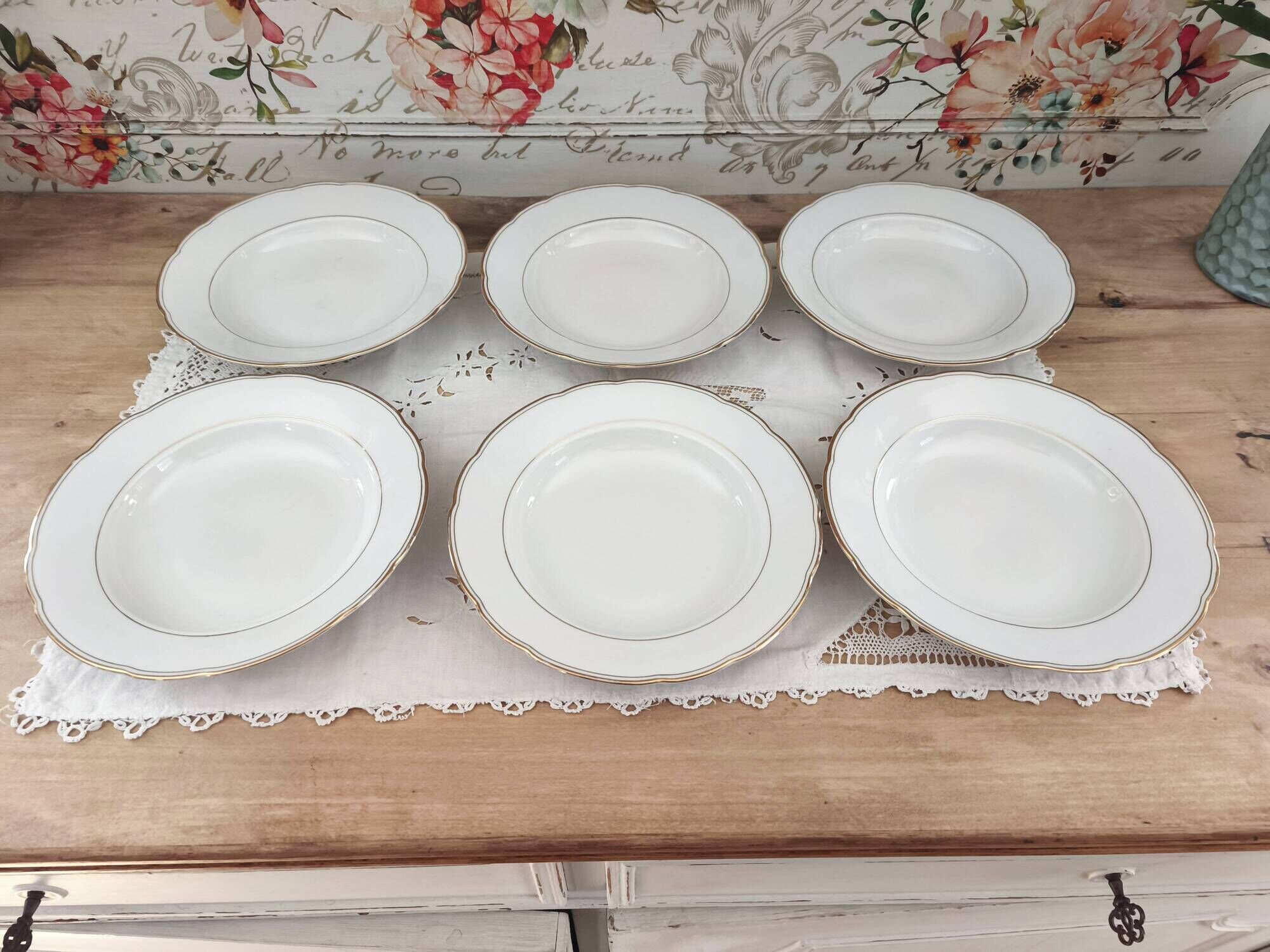 Set of 6 deep plates in fine porcelain from Bohemia with a gold rim.