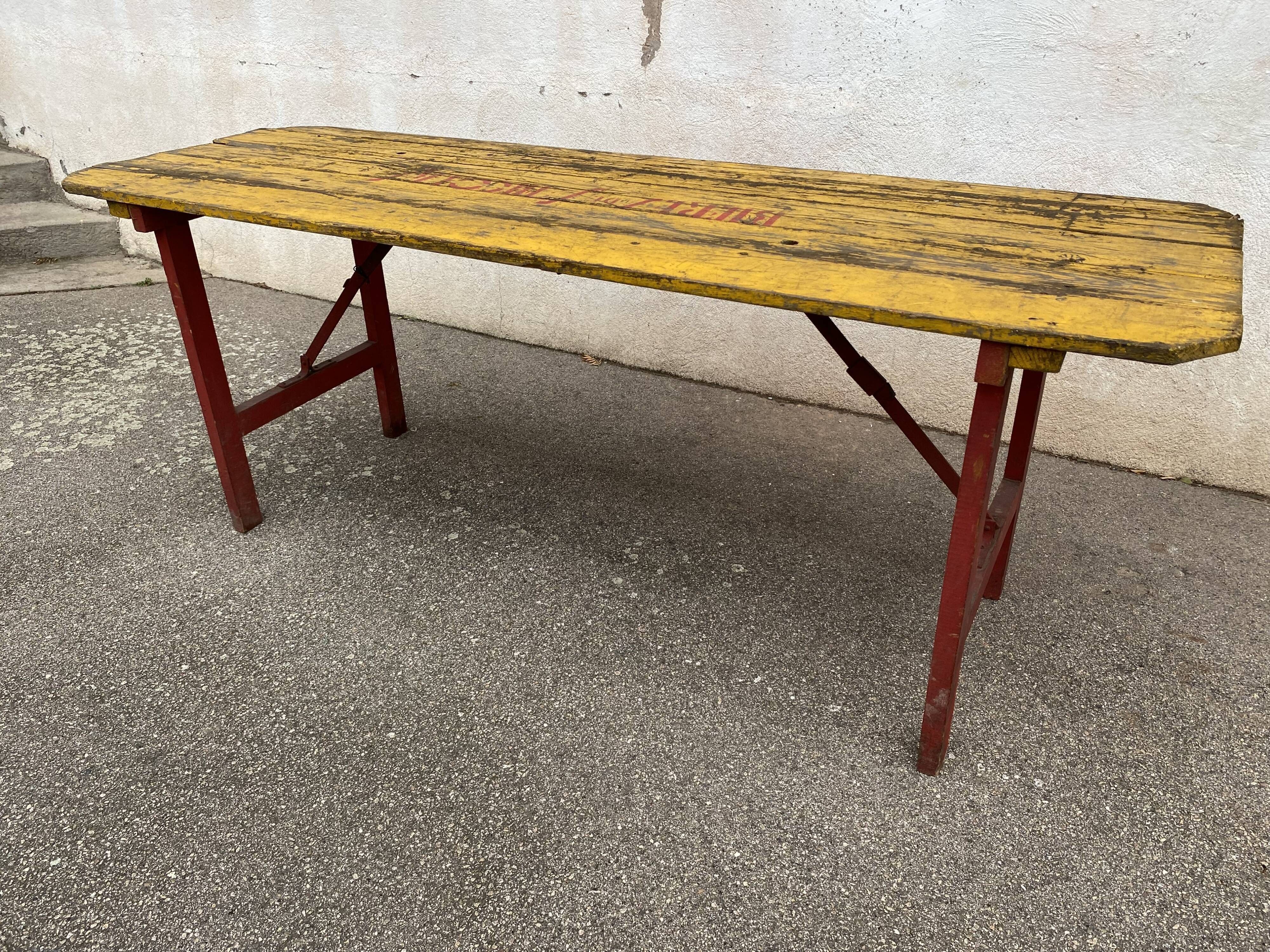 Folding brasserie table