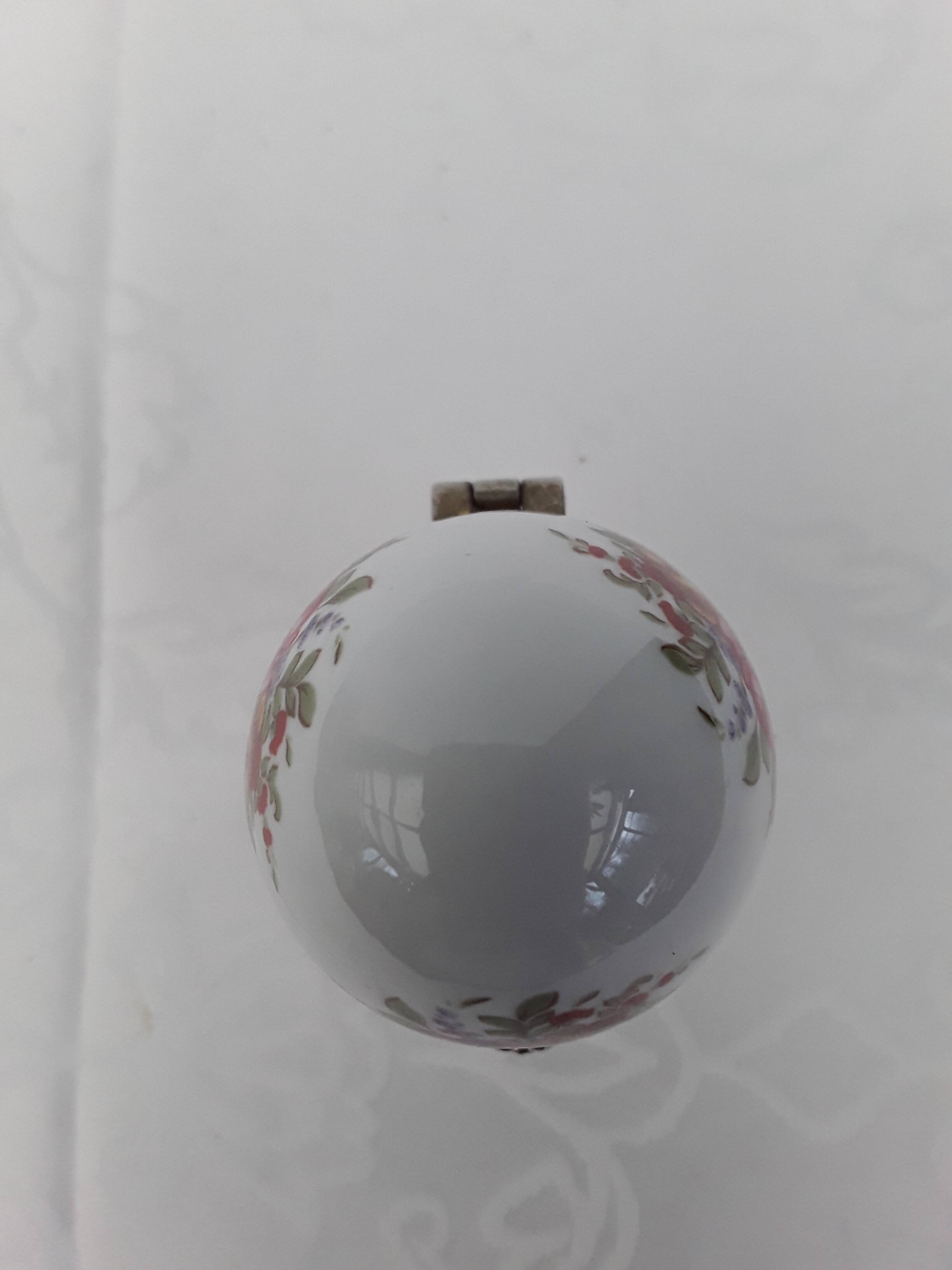Porcelain egg