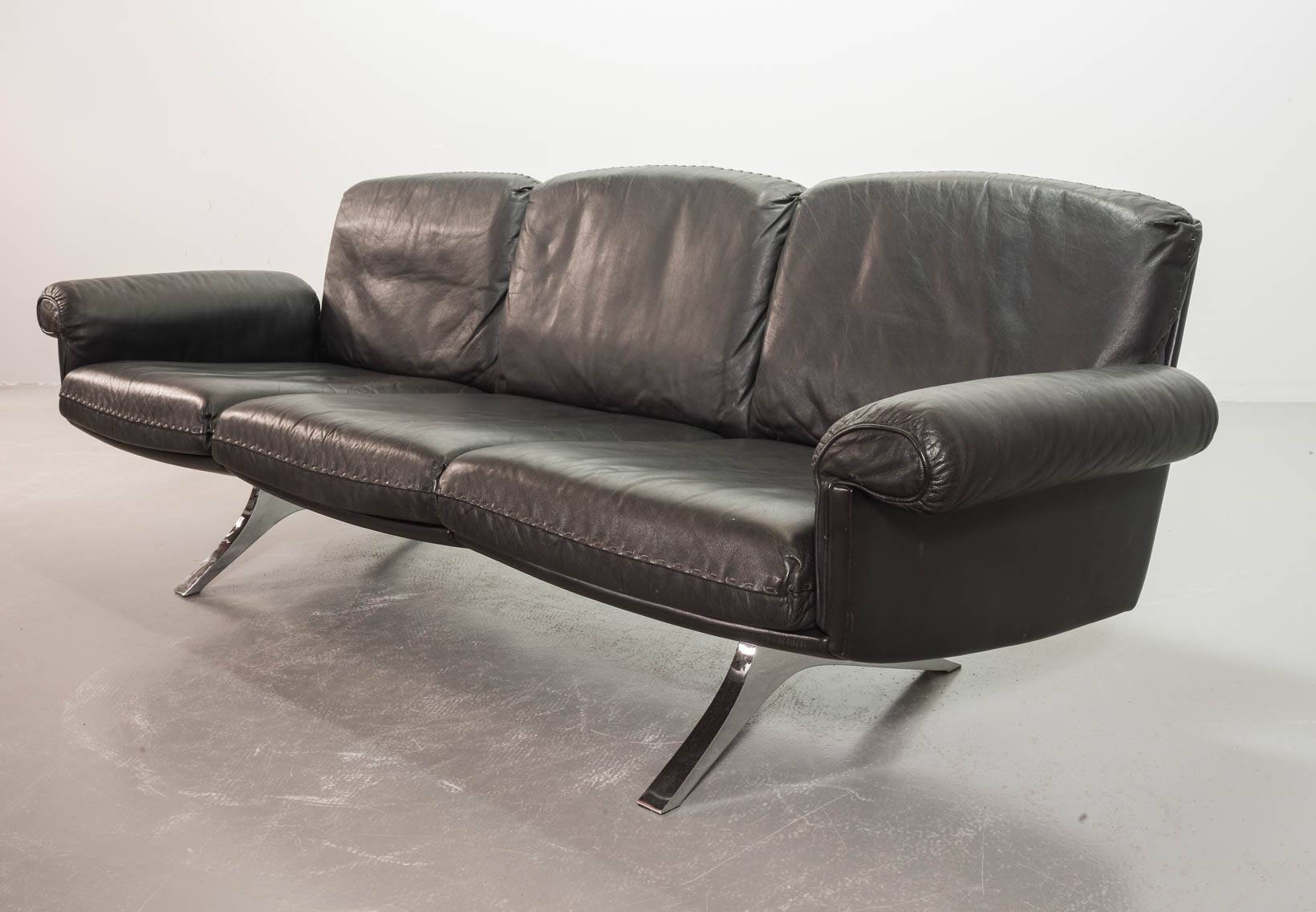 De Sede Black Leather Strap Stitched Three-Seat Sofa DS31. Switzerland, 60s