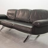 De Sede Black Leather Strap Stitched Three-Seat Sofa DS31. Switzerland, 60s