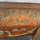 Commode Style Louis XV – 2 Tiroirs Bombés – Bois Marqueterie et Bronze