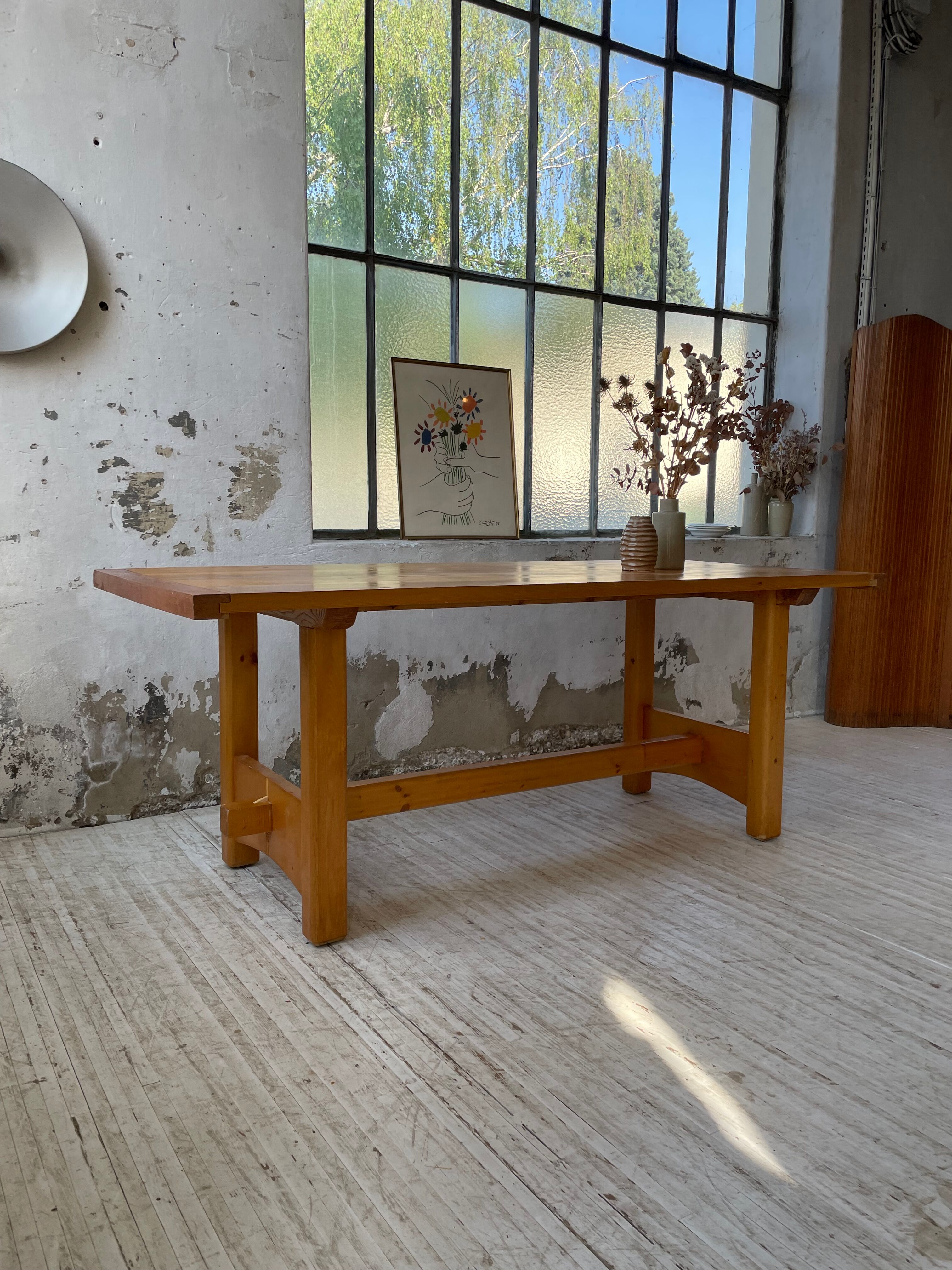 Mountain furniture table in pine 2m