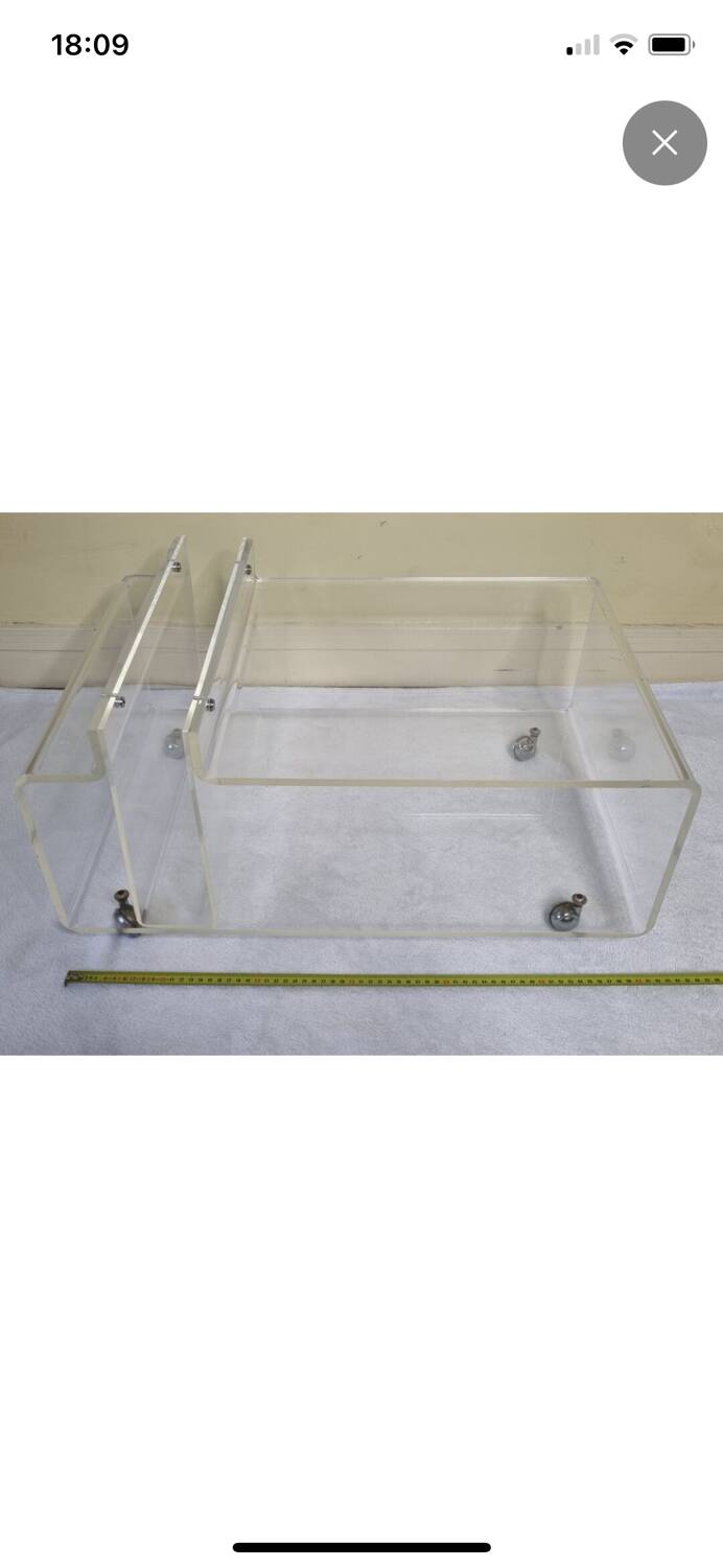 Table basse et porte revue en plexiglas vintage, années 70