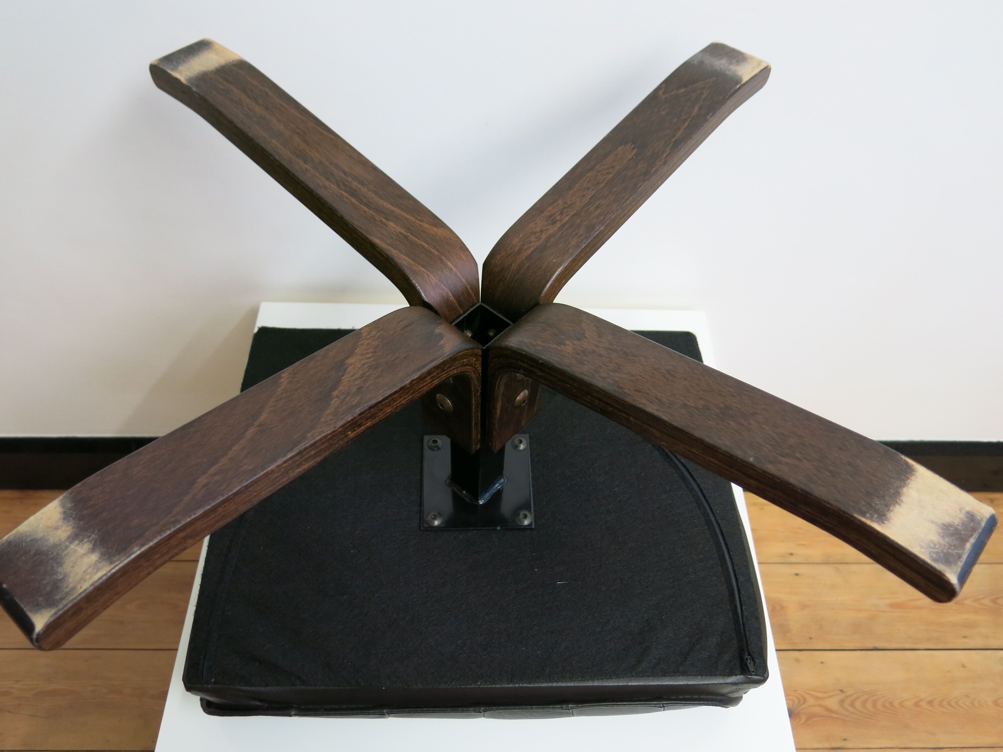 Ottoman Unico in chocolate colored leather