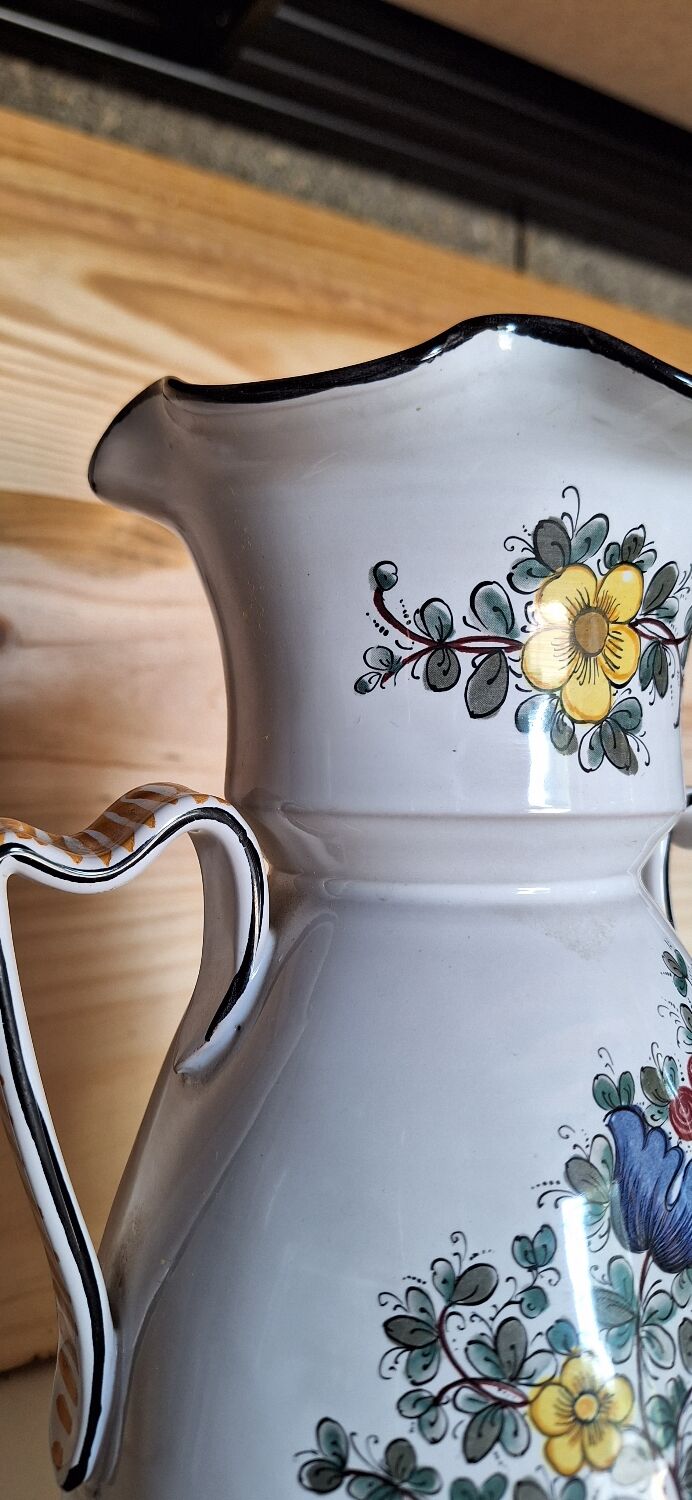 Italian earthenware vase