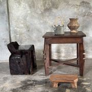 Coffee table, petite table basse indonésienne ancienne moderniste en teck