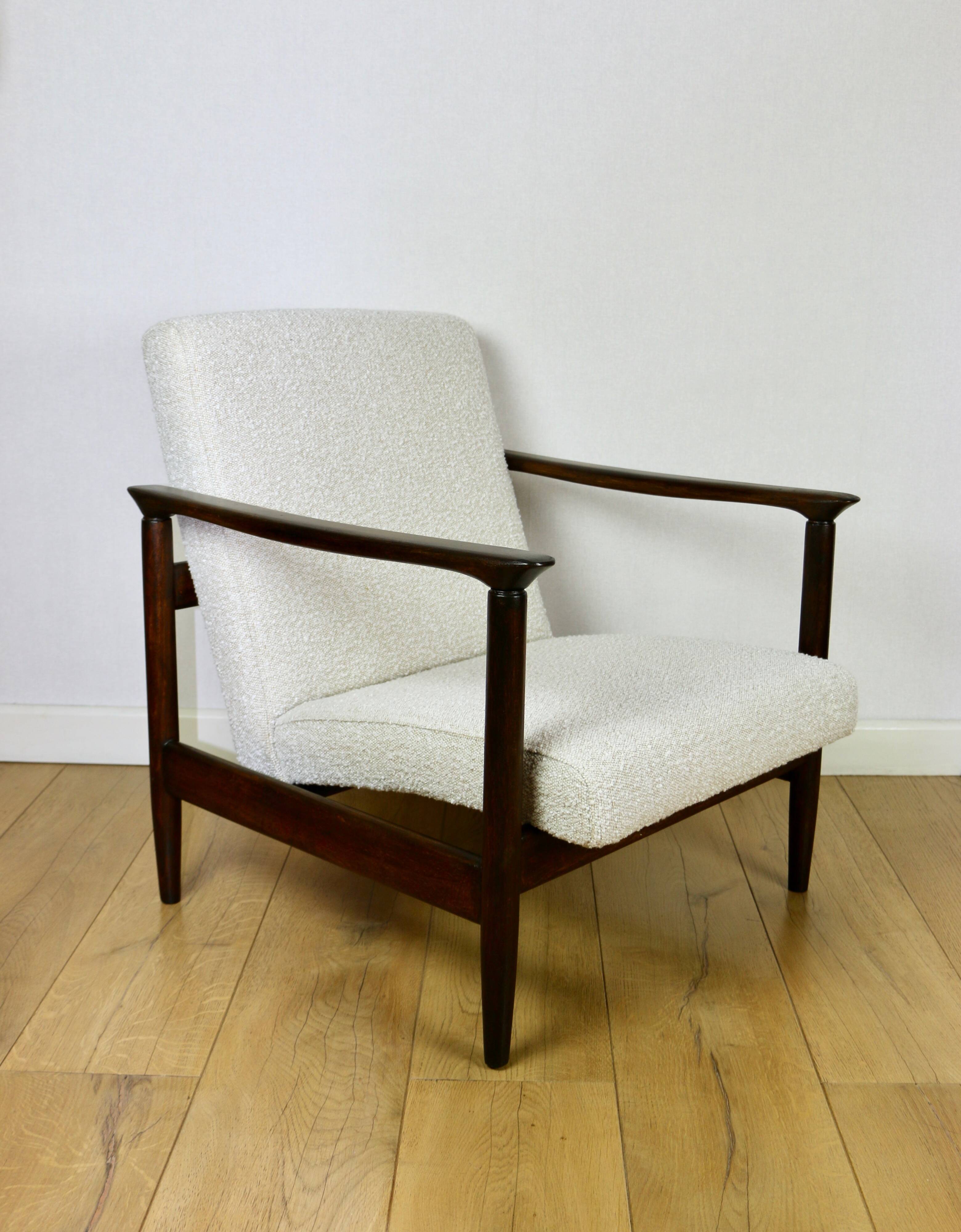 Fauteuil GFM-142, design Edmund Homa des années 70, boucle blanc ivoire - 2 pièces disponibles - bois foncé