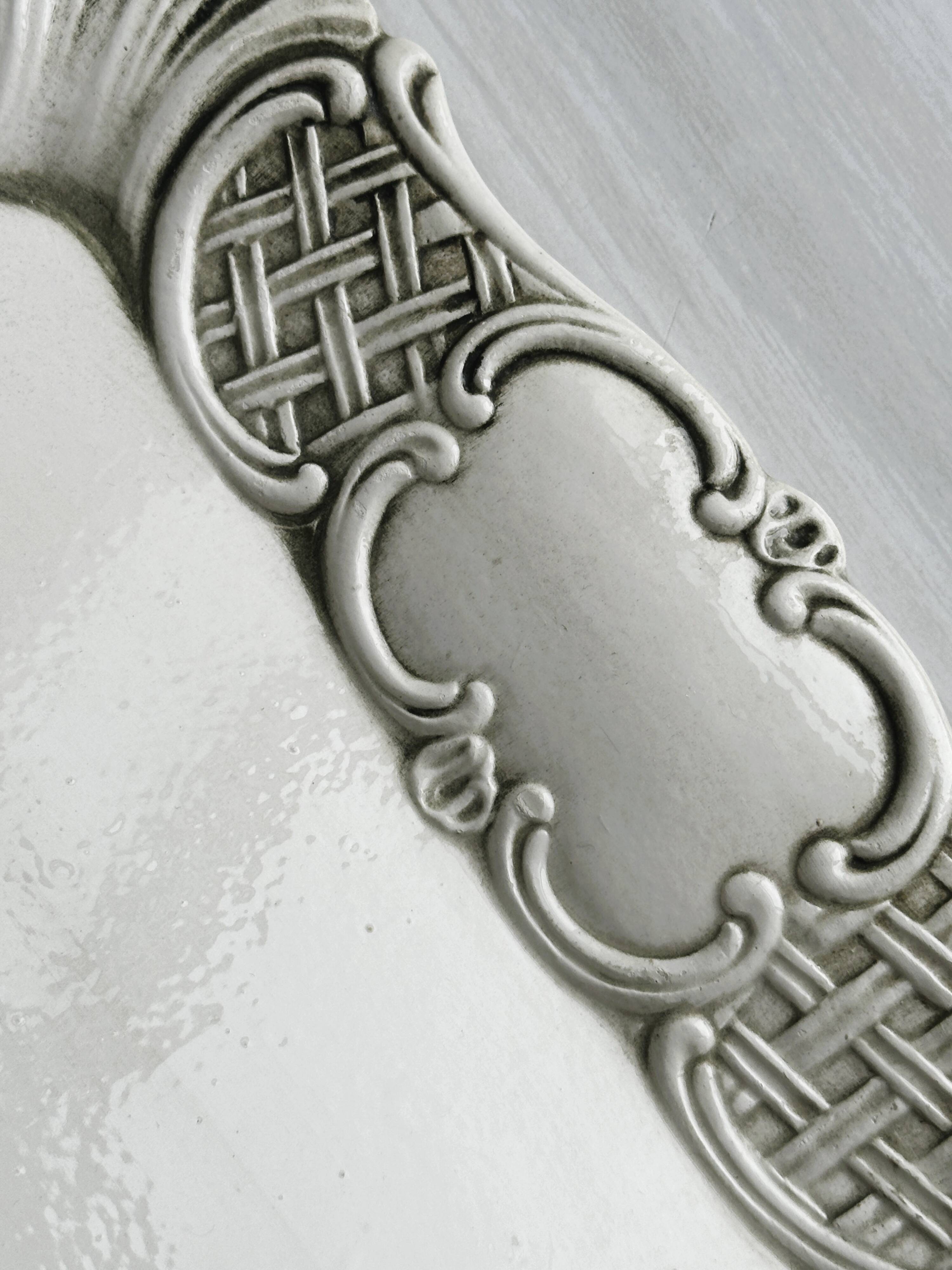 Decorative tray in sculpted white ceramic