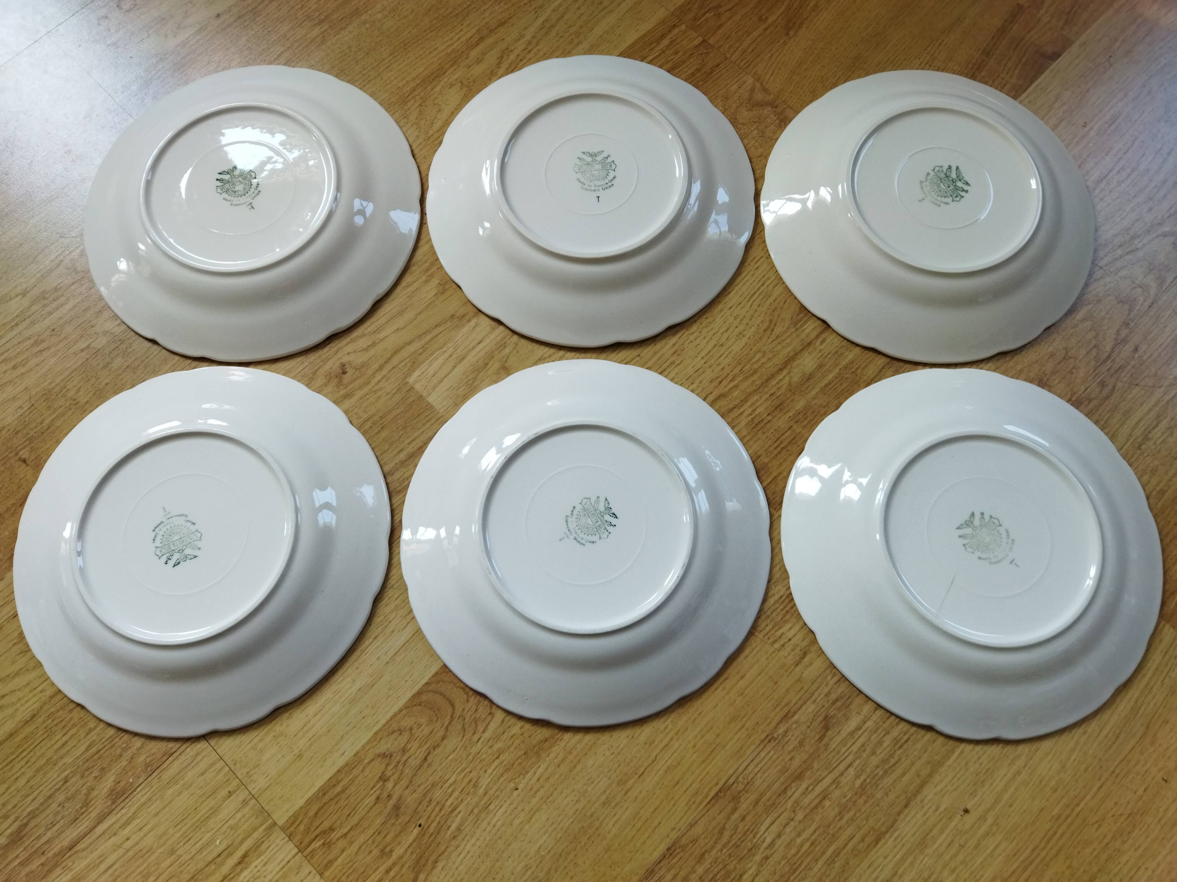 6 Villeroy & Boch Mettlach ivory and gold dessert plates