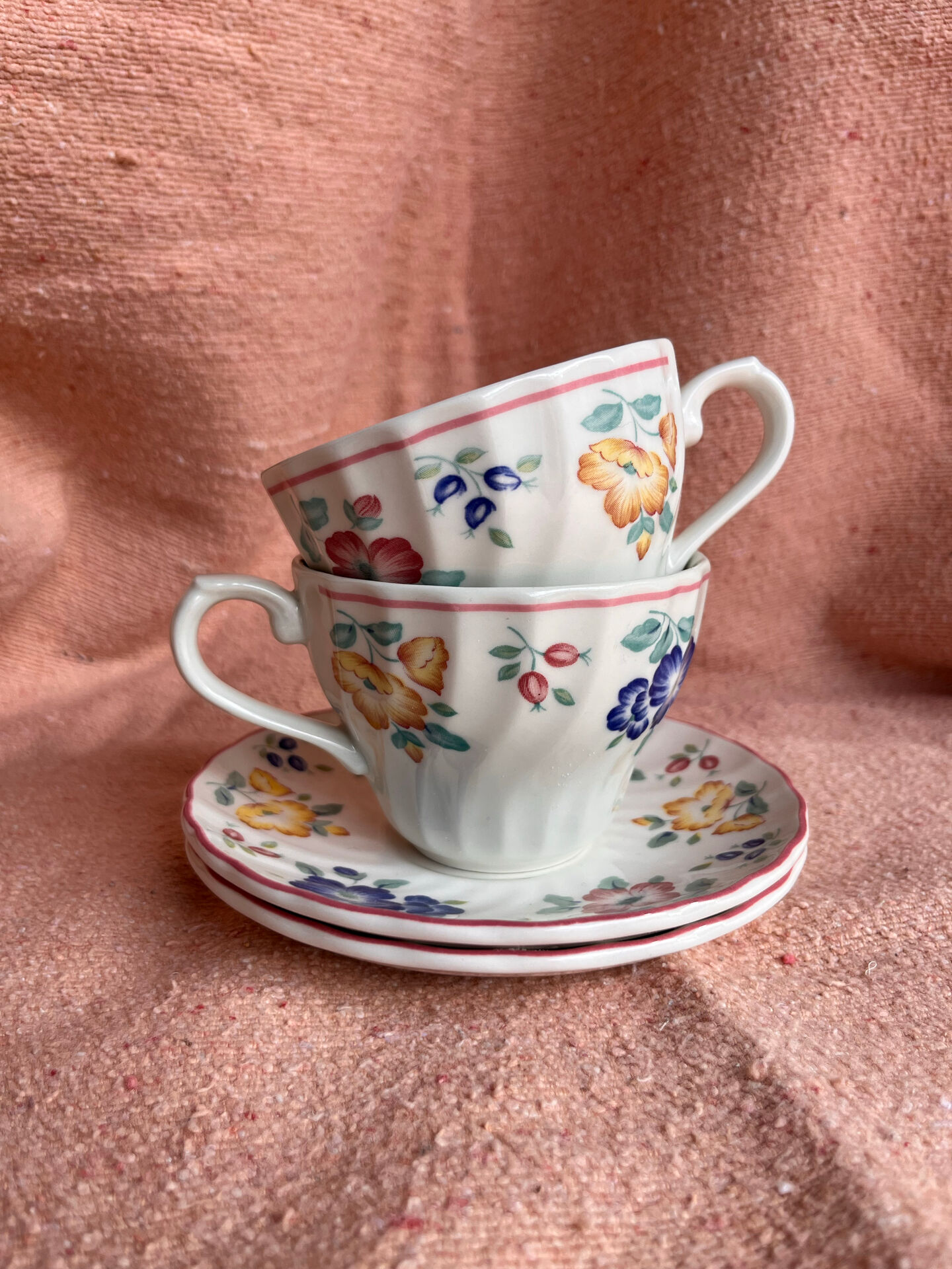 2 cups and saucers Churchill England model "Samba"