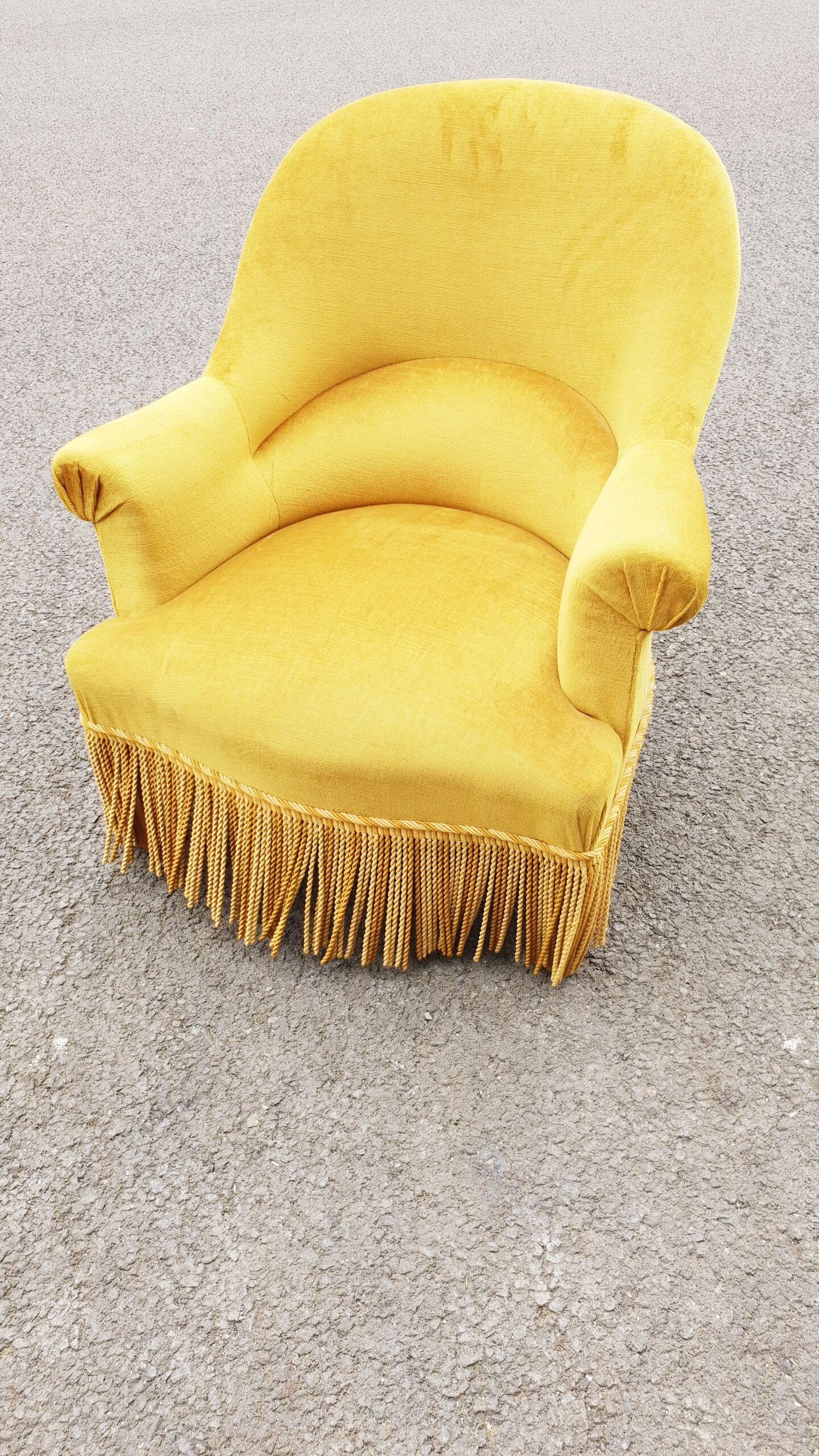 Toad armchair