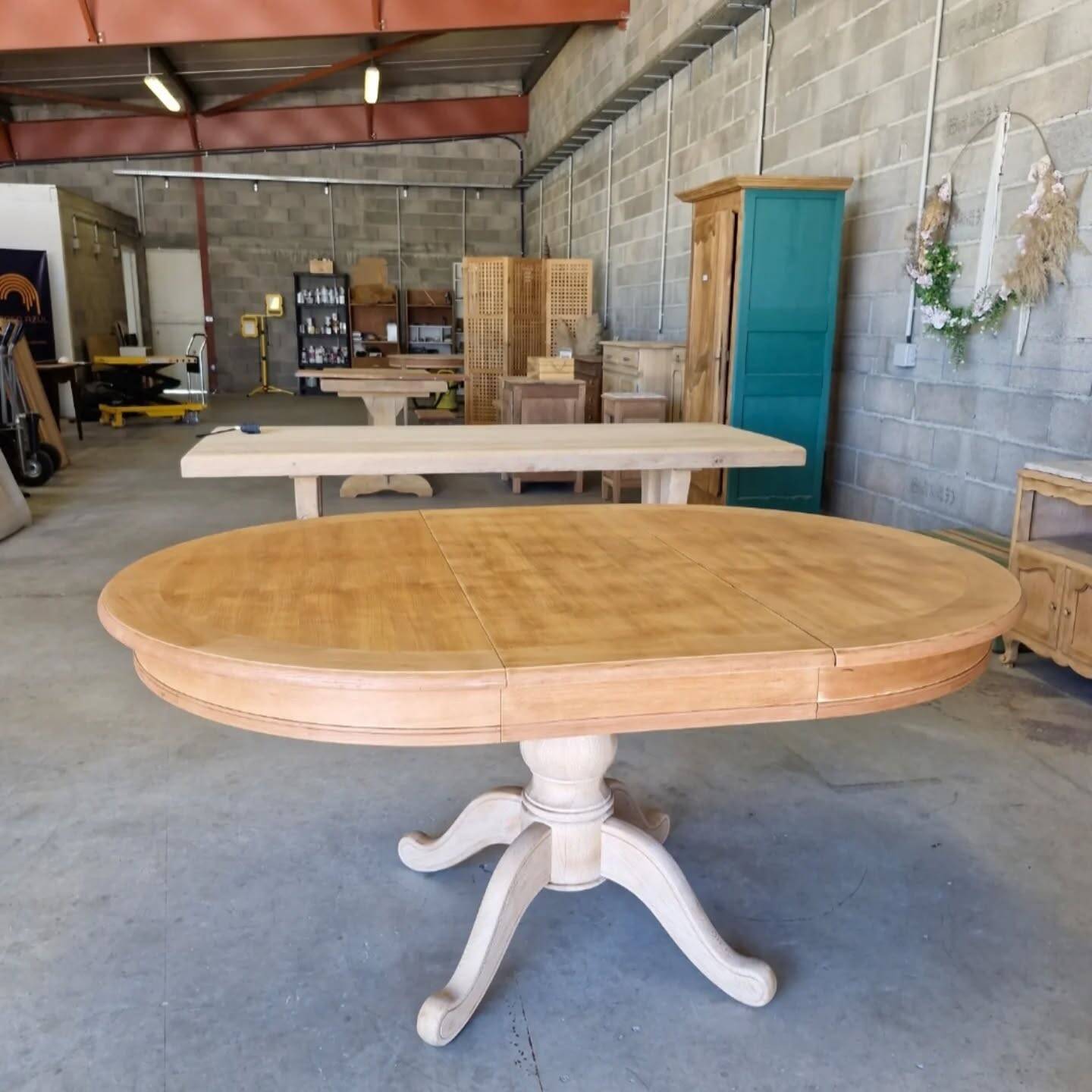 Round cherry table with 2 extensions.
