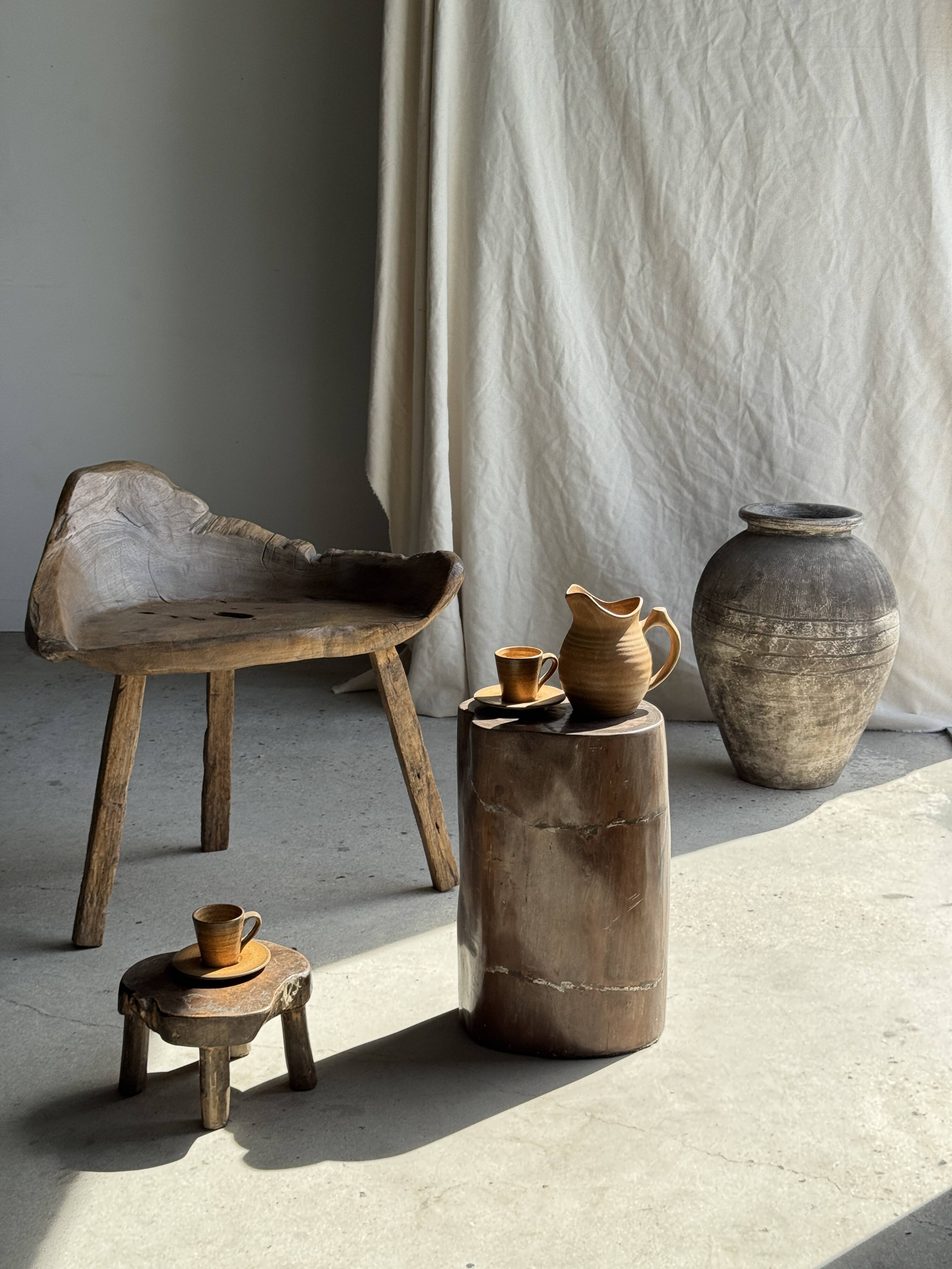 Table d'appoint en bois pétrifié brune H46 D29 - 3338