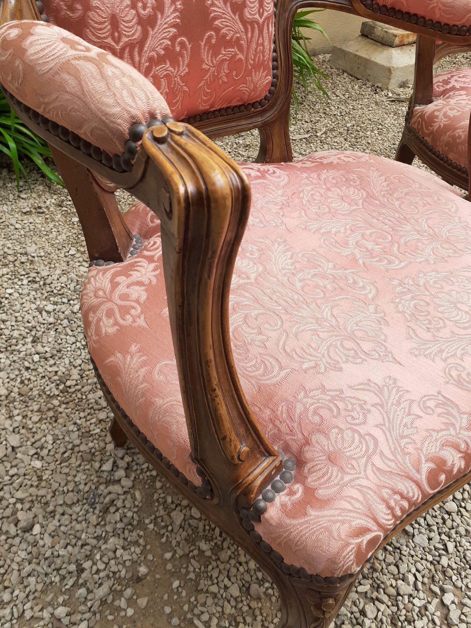 Paire de fauteuils cabriolet de style Louis XV