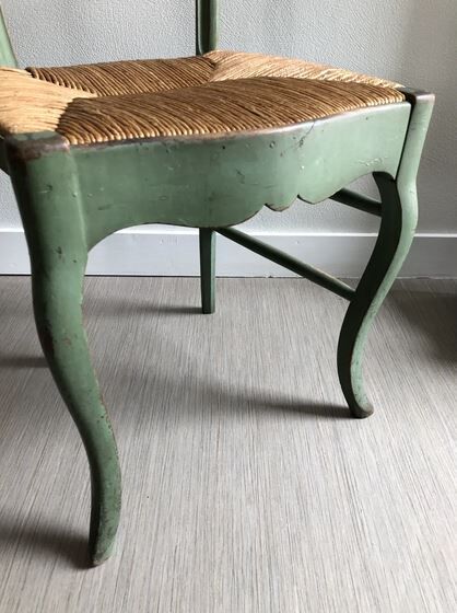 Chaise patinée verte
