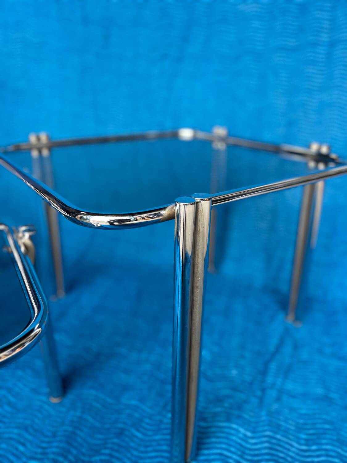 SET OF 3 NESTING TABLES WITH CHROME METAL DOUBLE BASE AND SMOKED GLASS