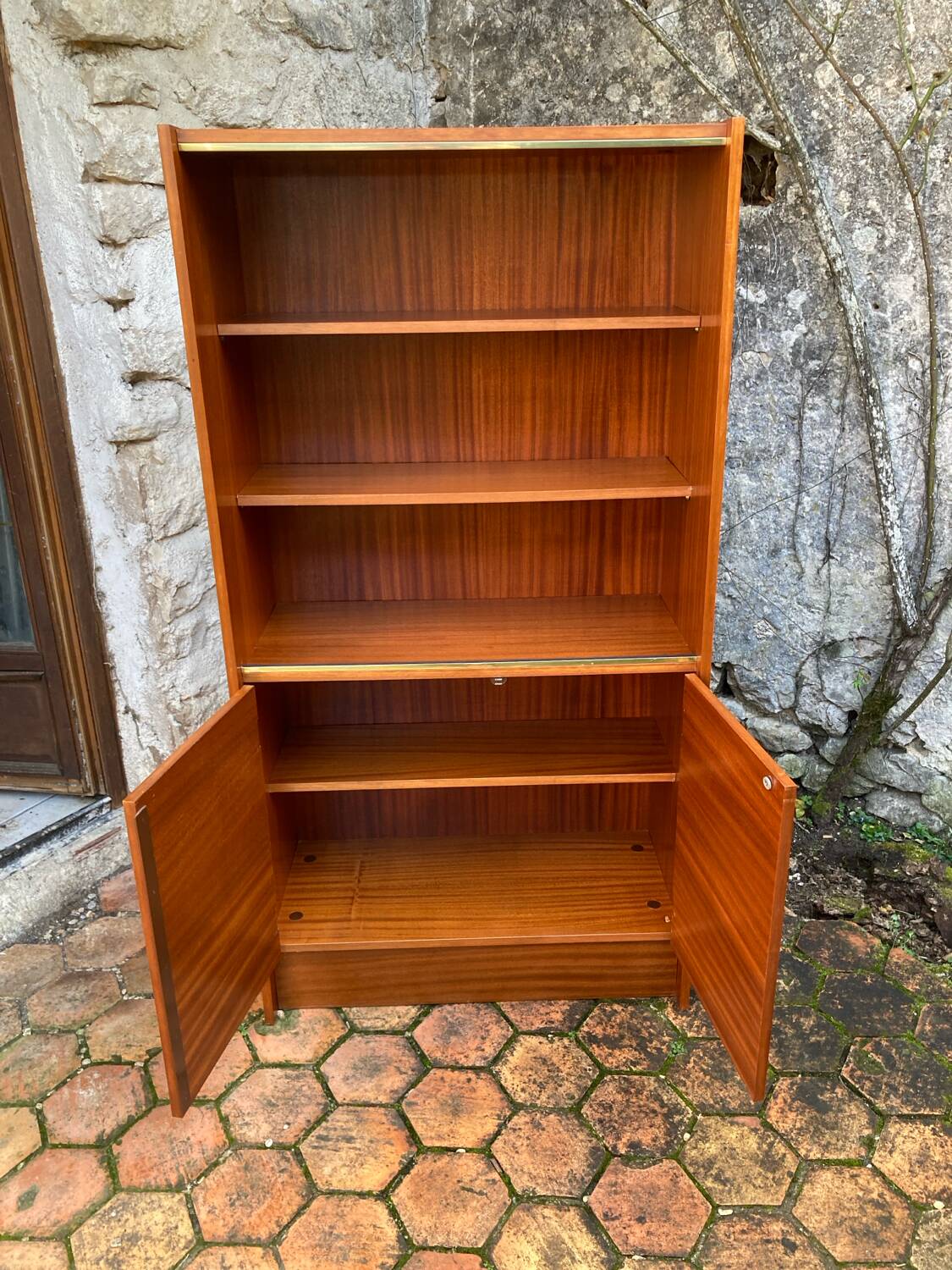Vintage 1960s display cabinet.
