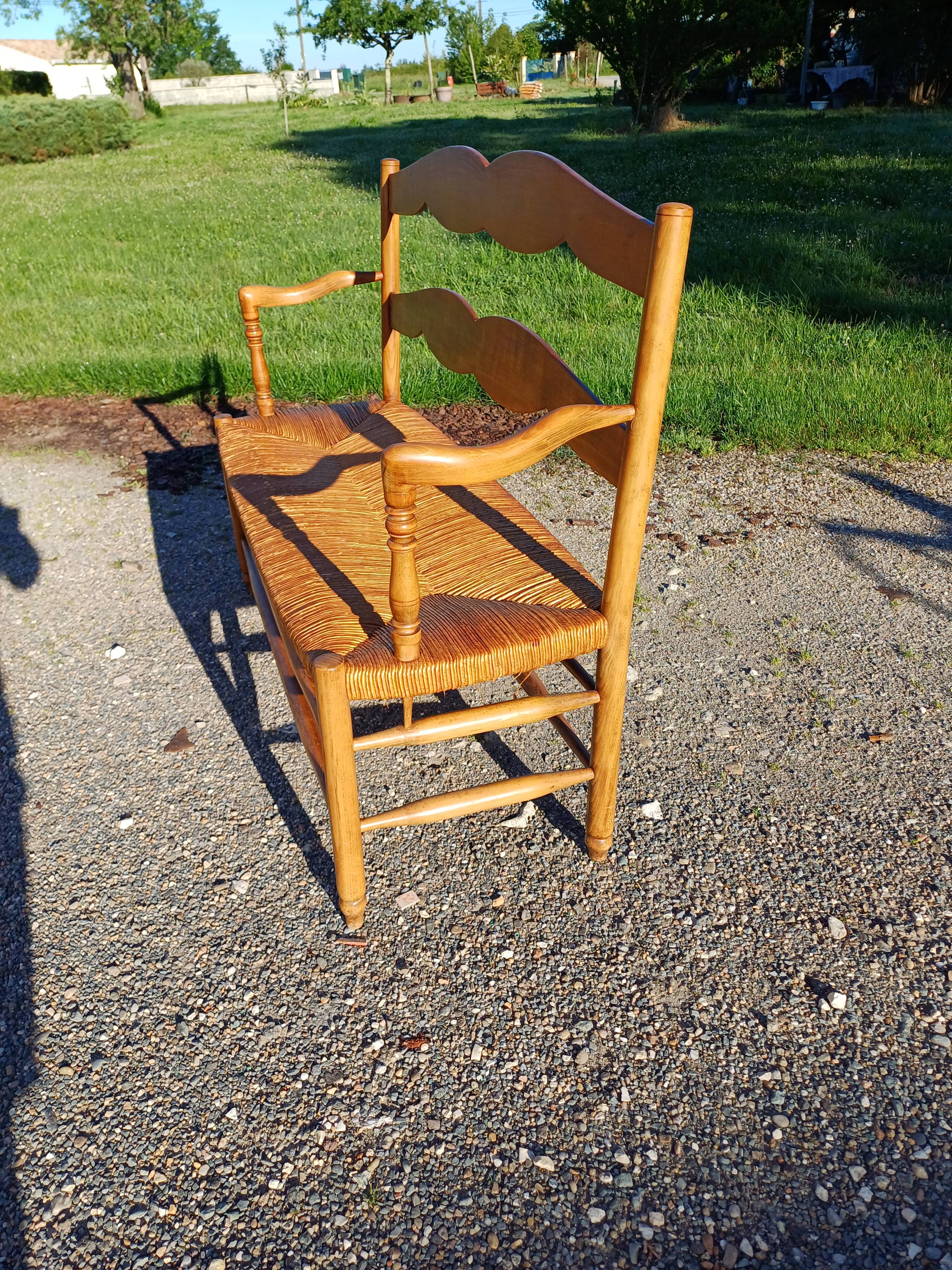 3-Person Bench with Old-fashioned Mulching