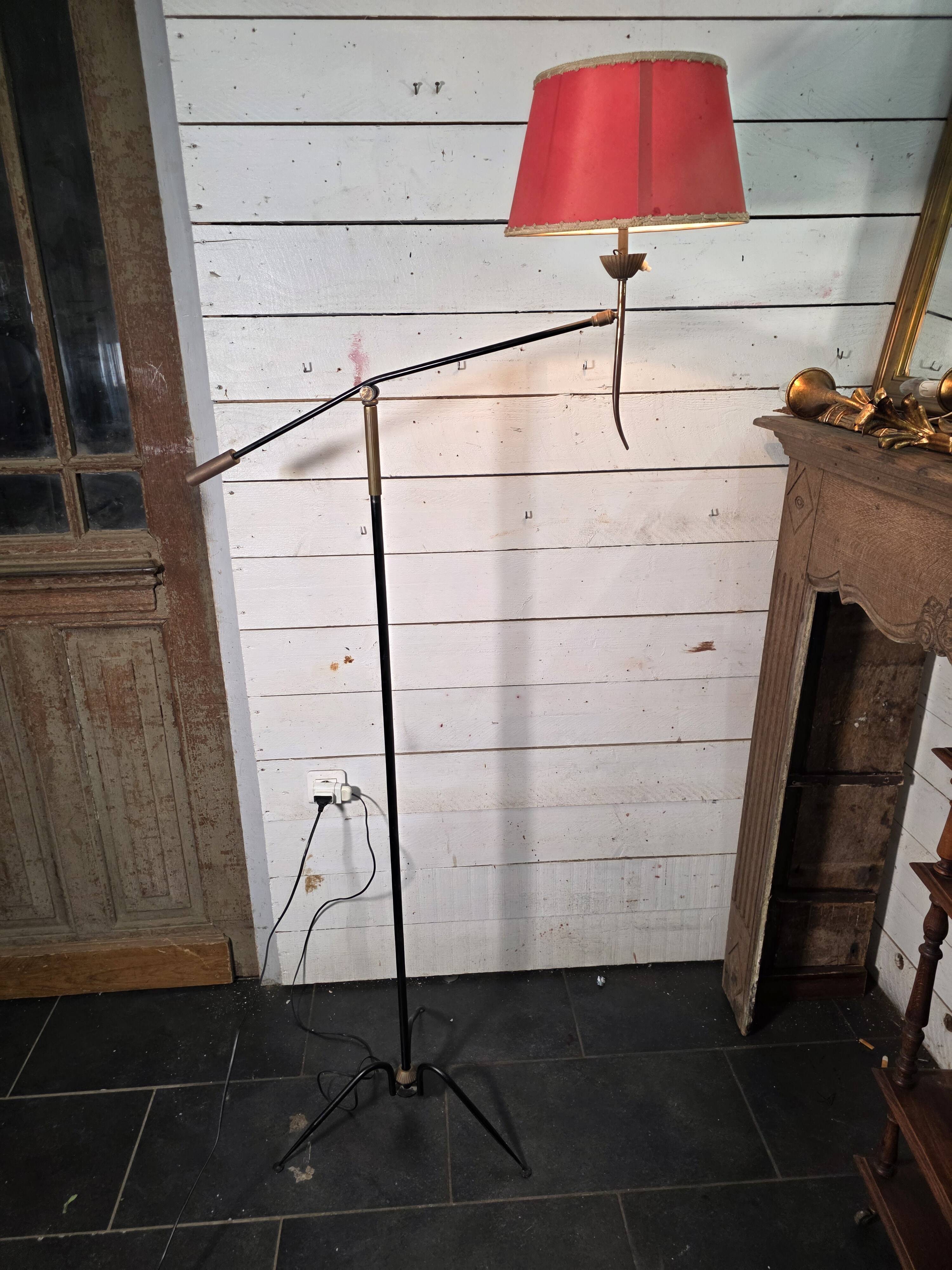 ​Lampadaire tripode à contrepoids Maison Lunel ,Années 50