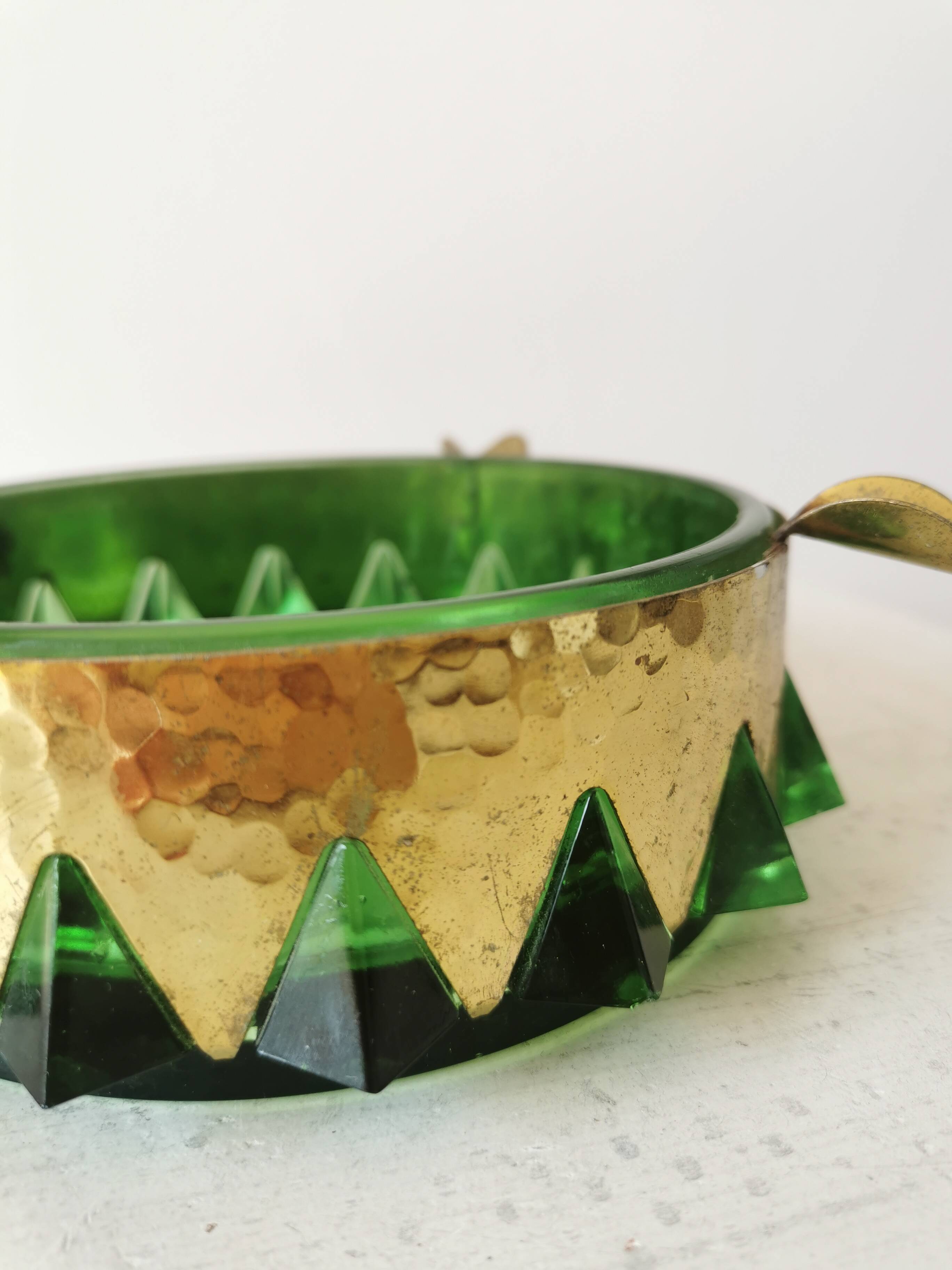 Cendrier en cristal vert et or vintage / Cendrier rond en verre de style mid-century modern