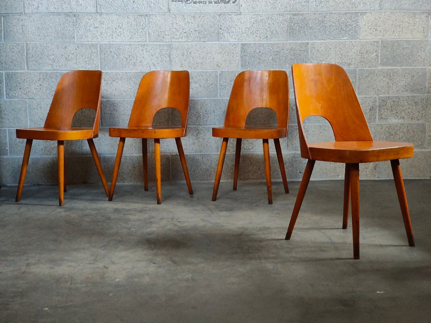 Suite of 4 chairs 515 by Oswald Haerdtl for TON