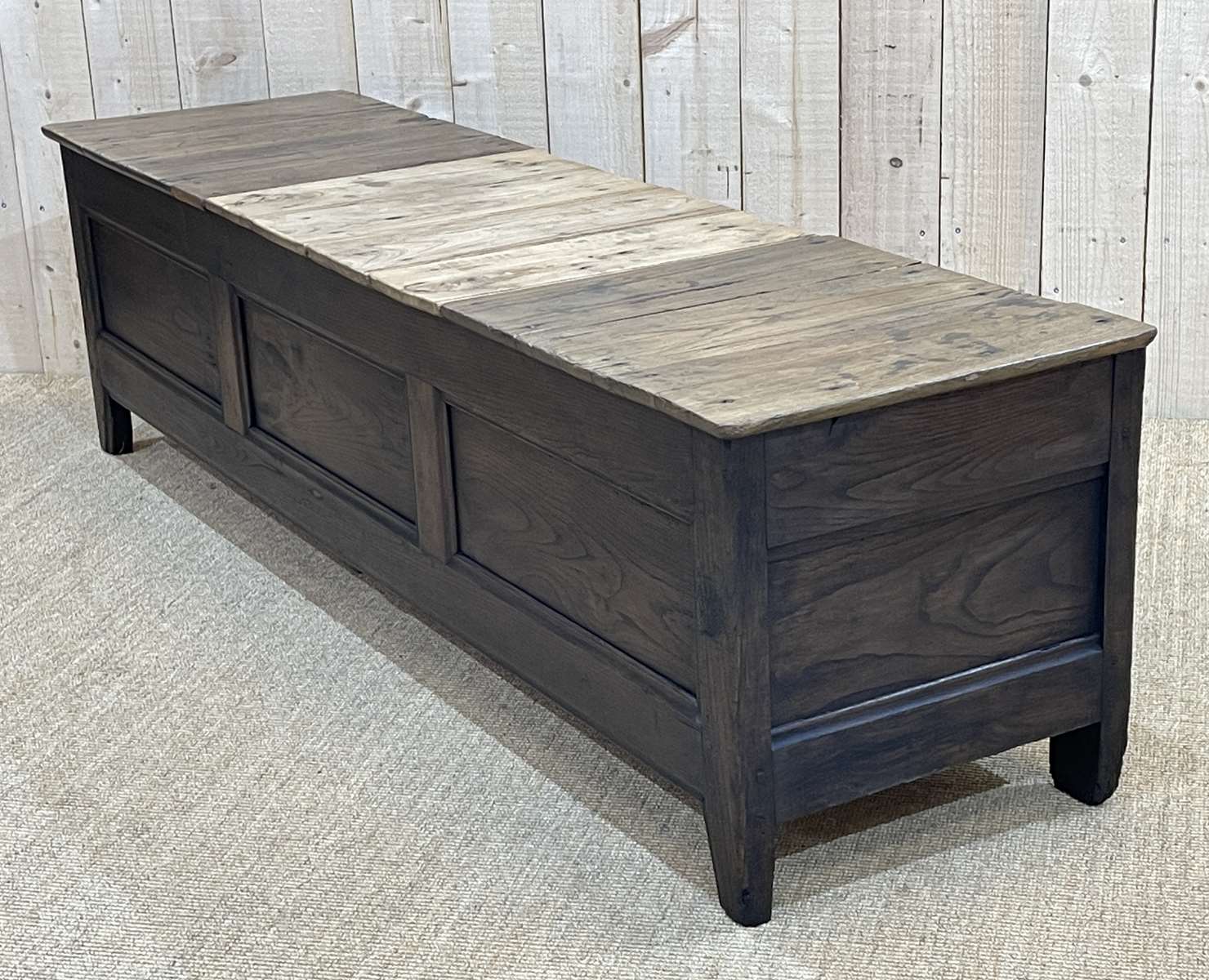 Banc coffre breton XIXème en orme et châtaignier