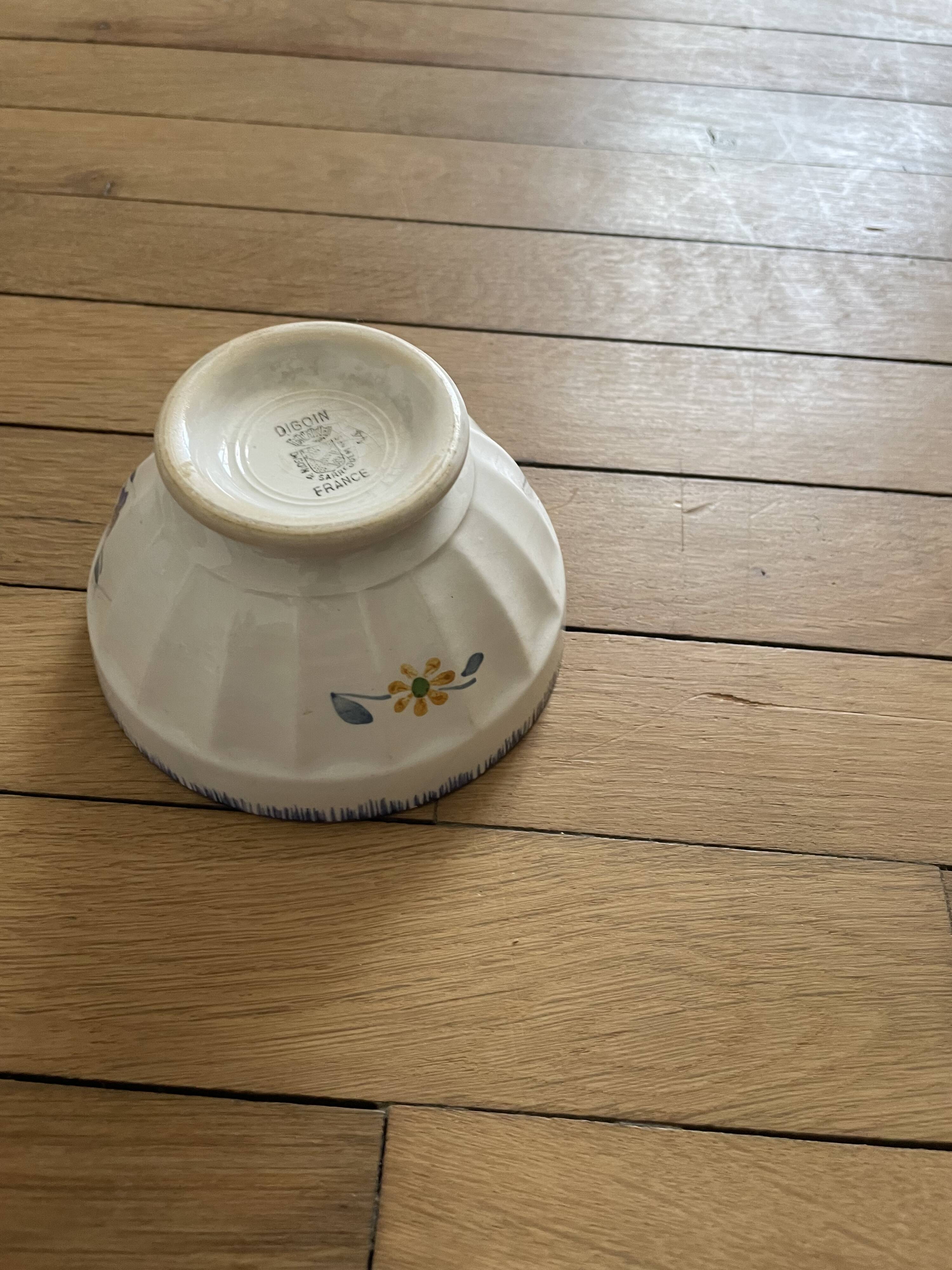 Bol Digoin model Mary Lou on footstool 251009