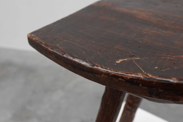 Tabouret bas tripode français wabi sabi en bois massif, années 1850