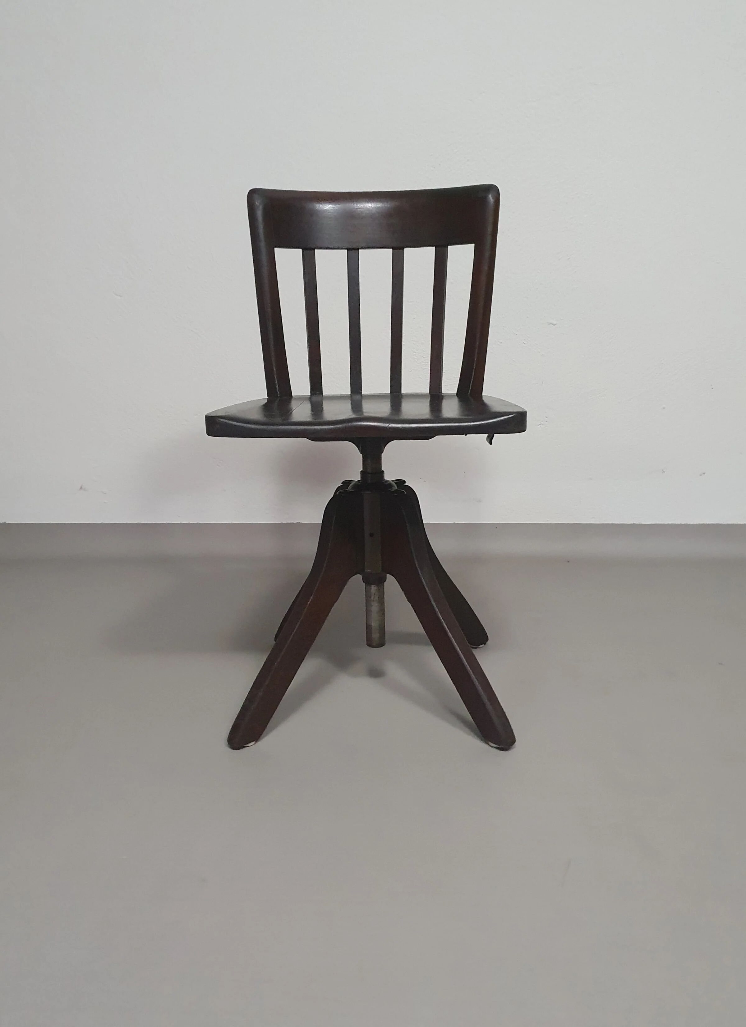 American office chair. Adjustable height 45 / 56 cm. Marked Rüegg Naegeli (Swiss)