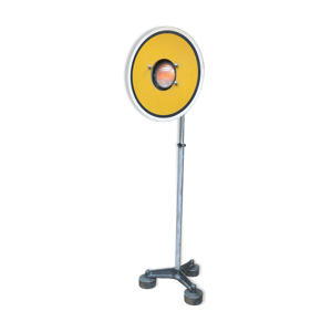 Lampadaire industriel SNCF sur