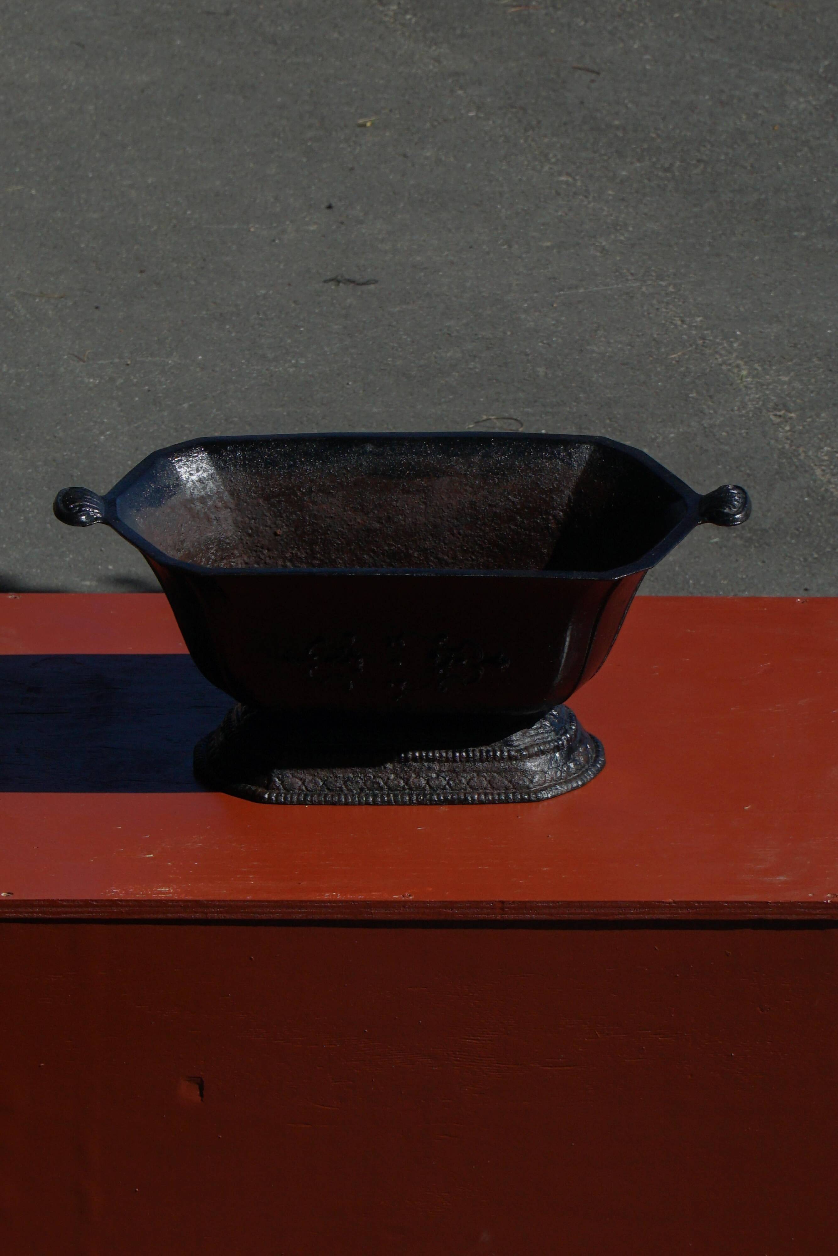 Old cast iron planter with handles, French, 1900-1920.