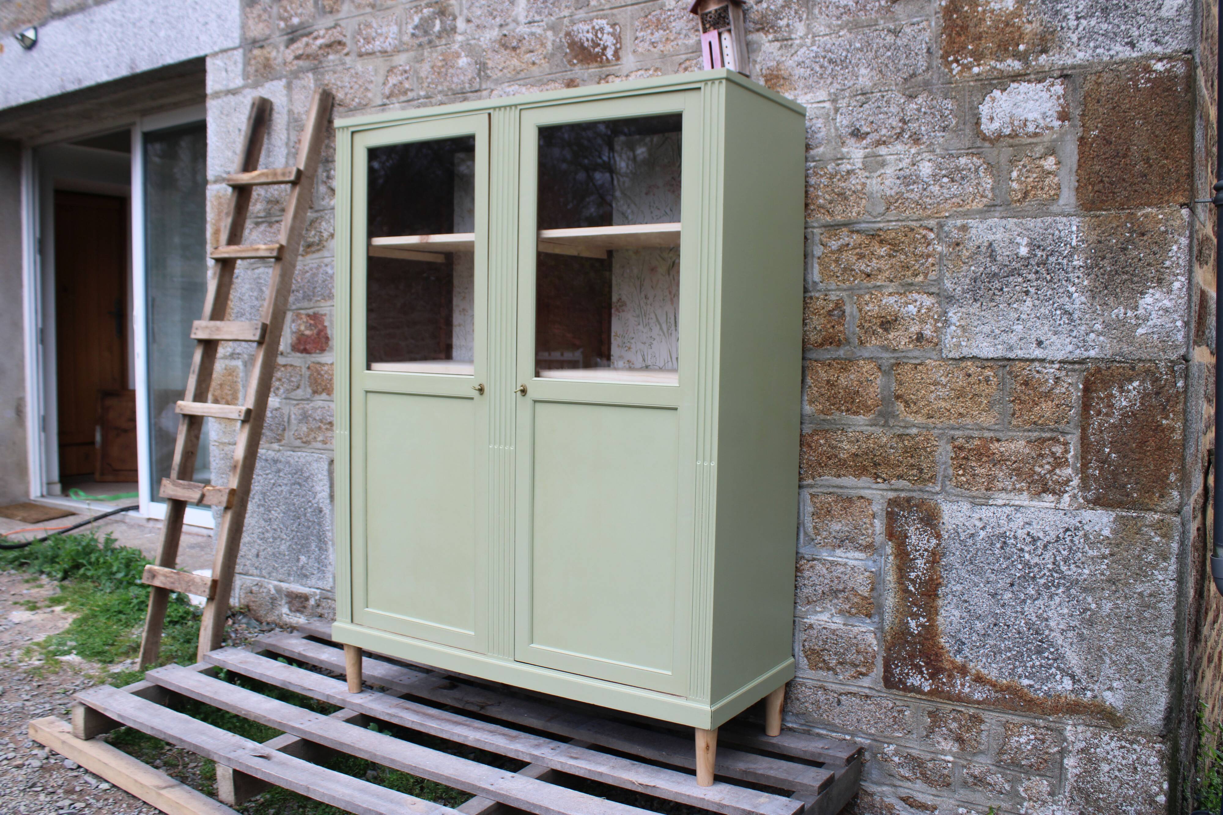 Renovated antique display cabinet – Lizard Green (Pure & Paint)
