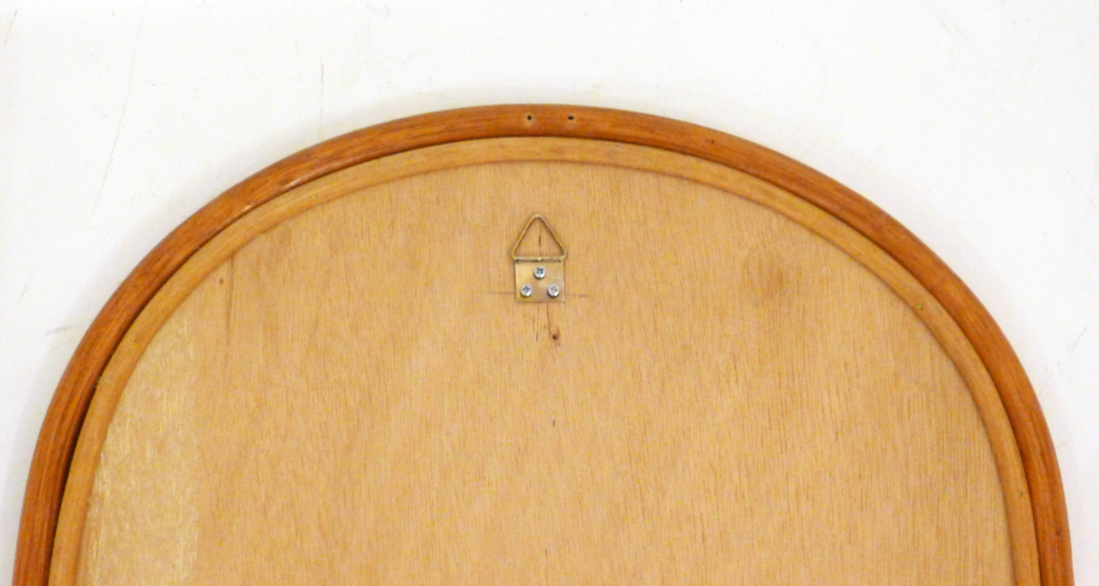 Rounded wall mirror in rattan 35x45cm