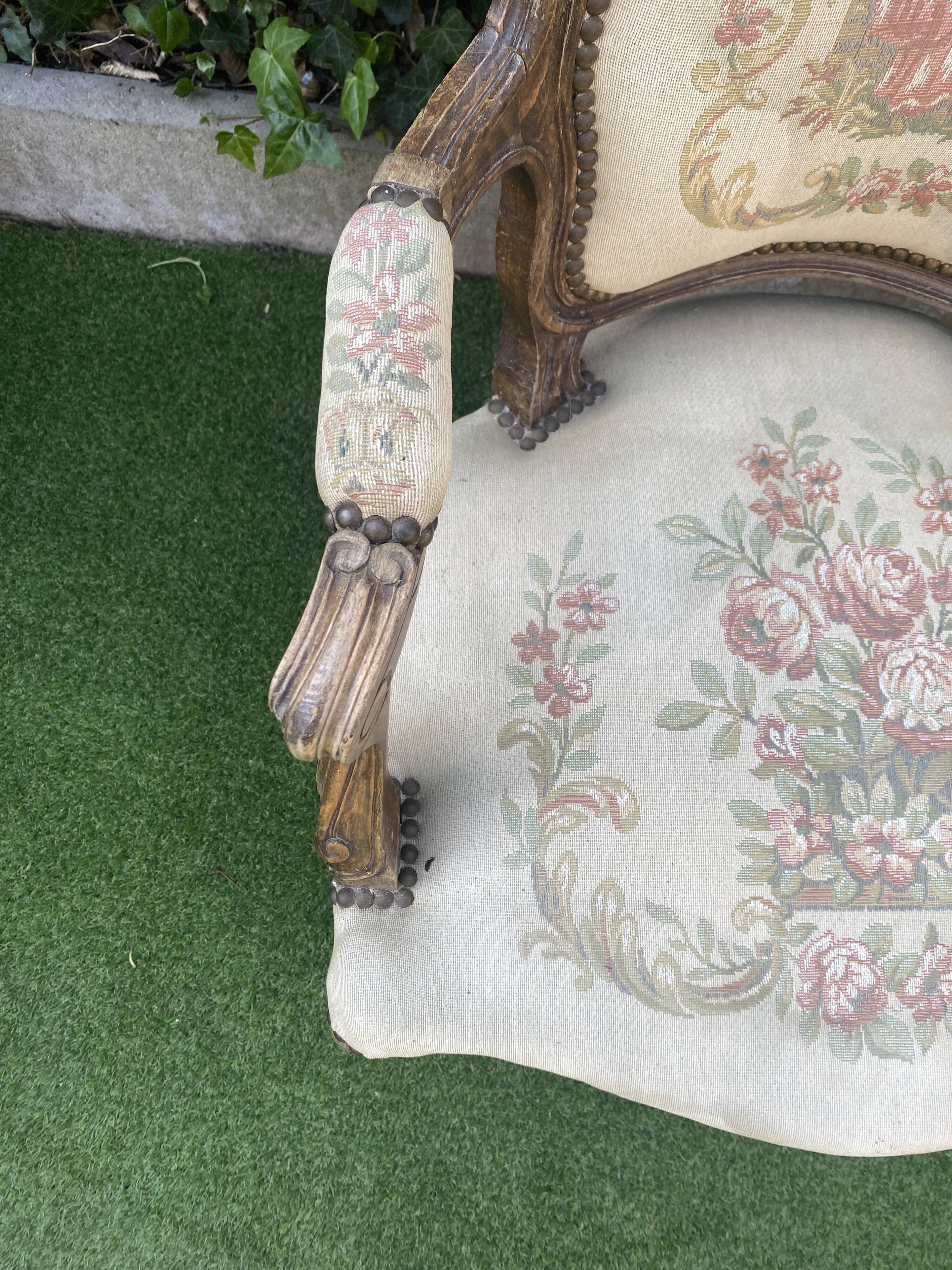 Basket bed and its two armchairs