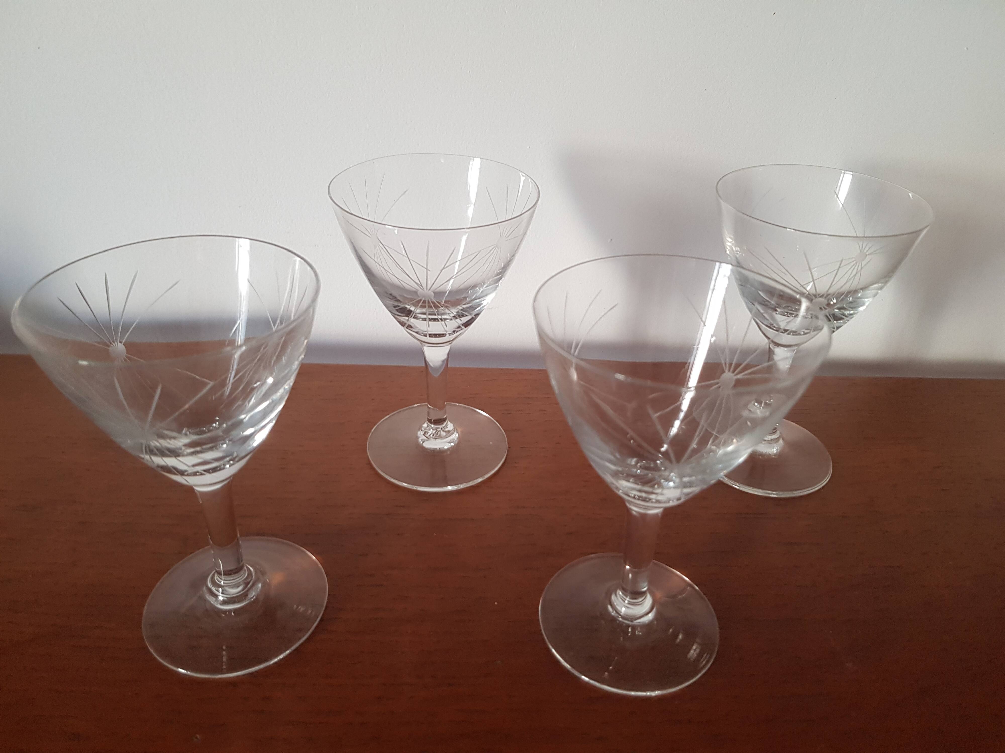 Set of 4 star-engraved glasses from the 50s