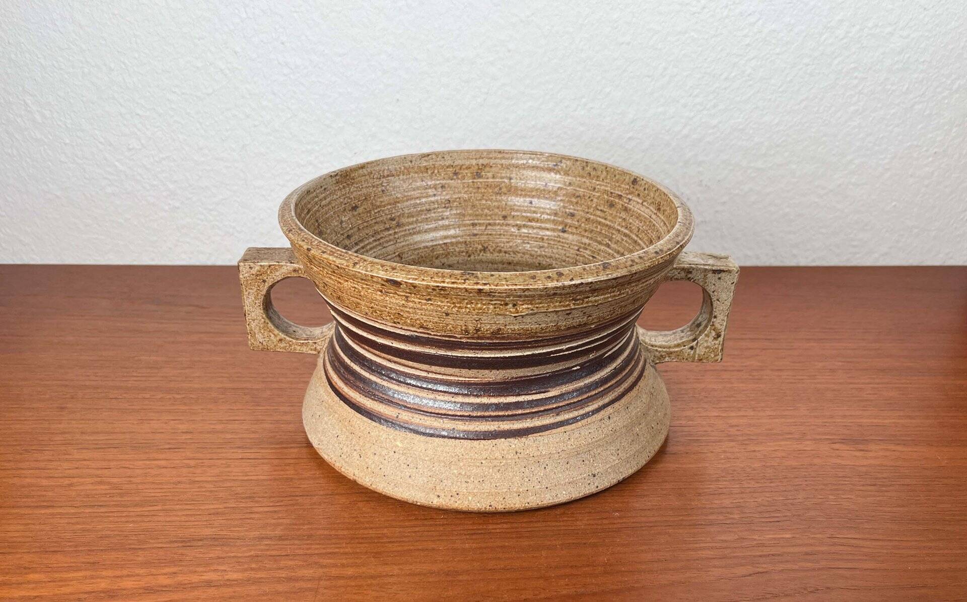 Bol de poterie d'atelier danois moderne du milieu du siècle par Tue Poulsen pour Tue Keramik, années 1960