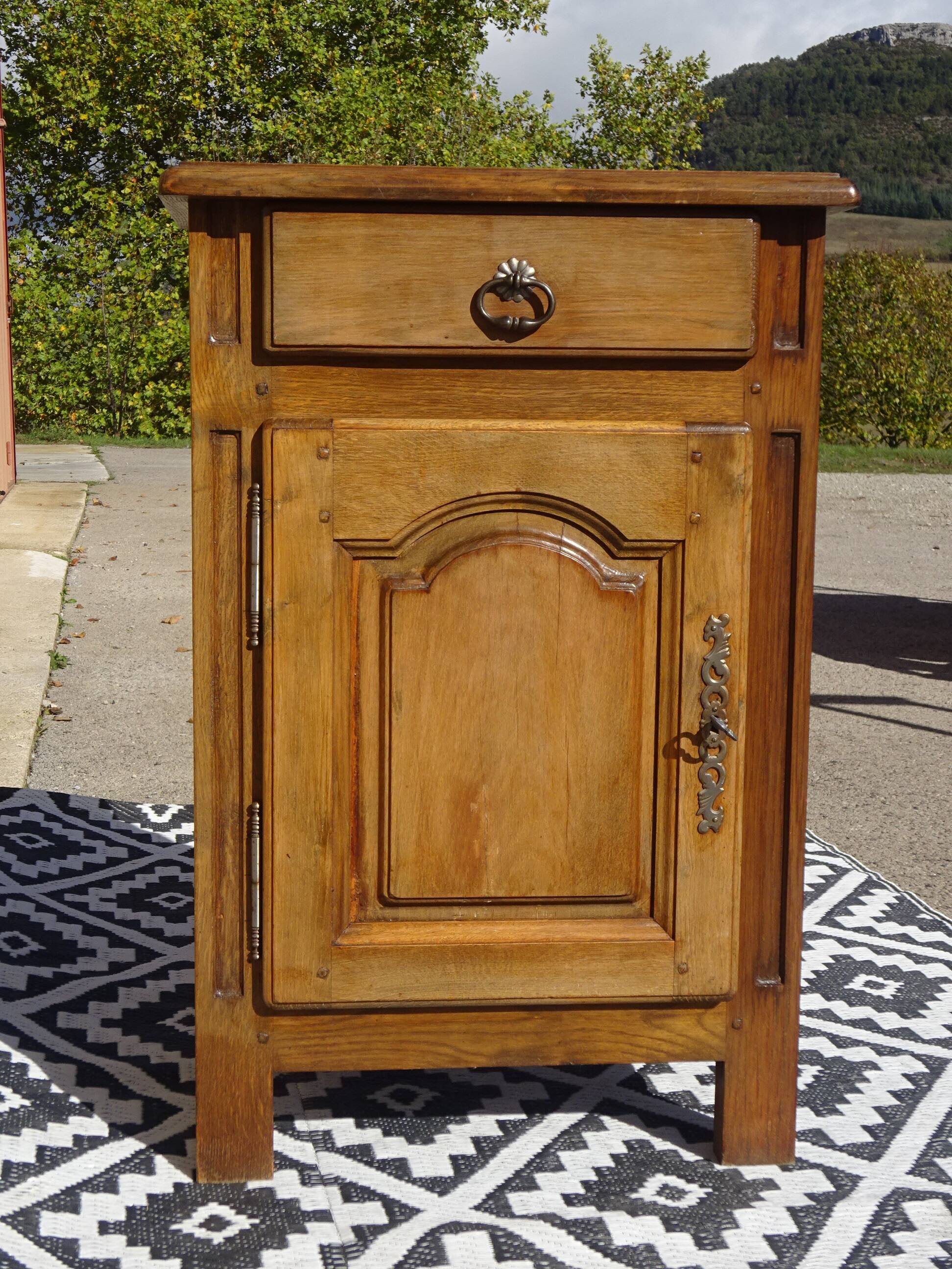 Rustic wooden confiturer