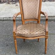 Fauteuil en bois massif et velours style Louis XVI
